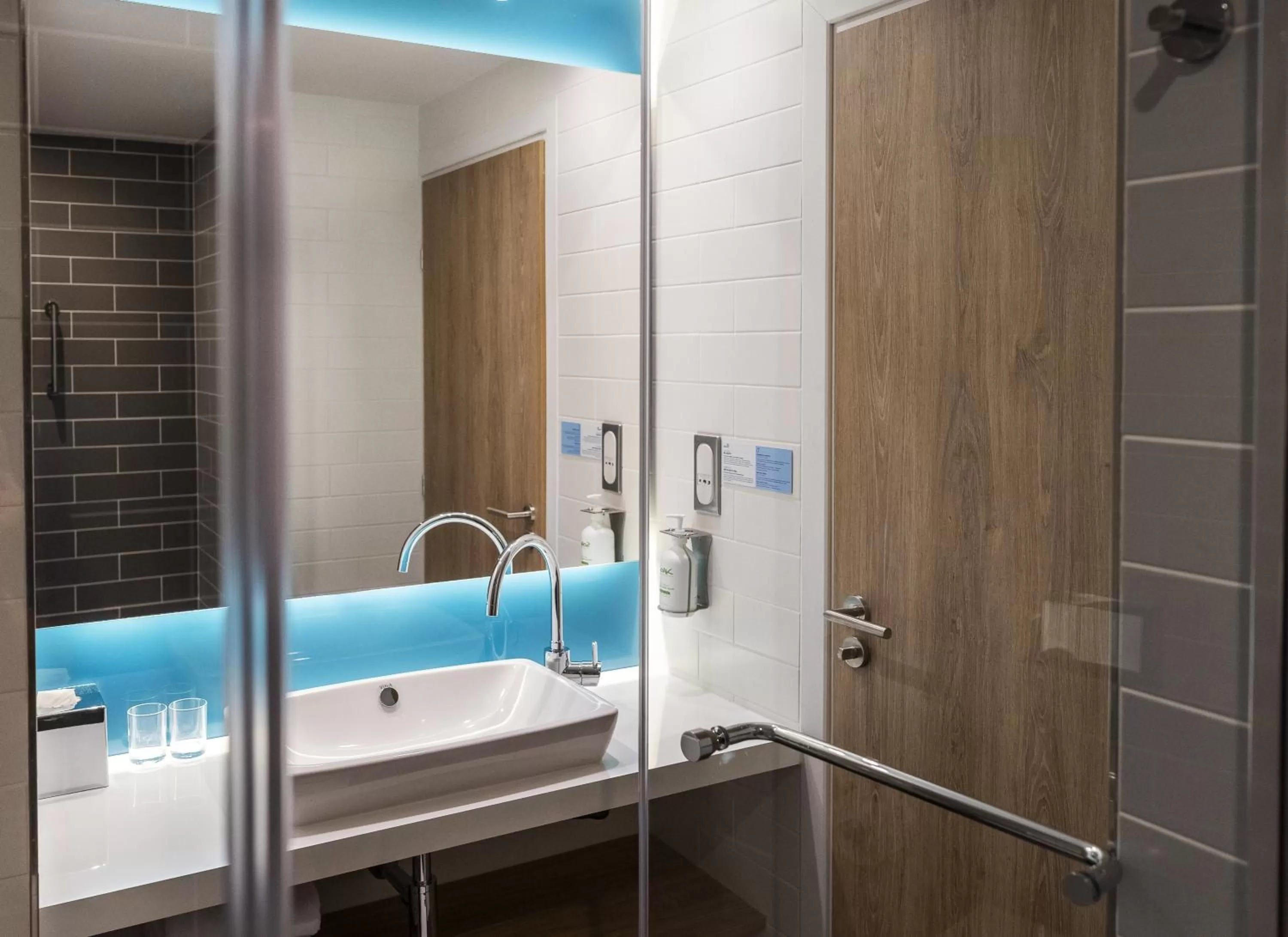 Bathroom in Holiday Inn Express - Nice - Grand Arenas by IHG