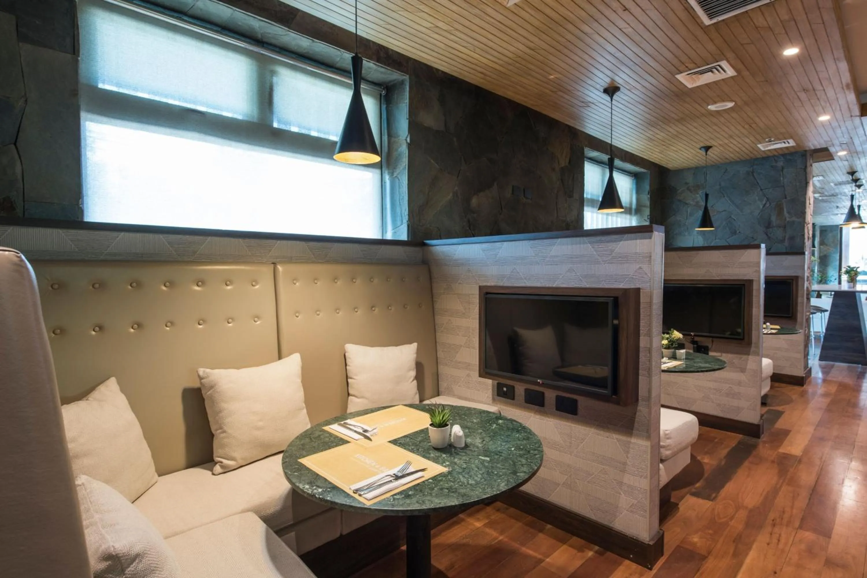 Restaurant/places to eat in Courtyard by Marriott Puerto Montt