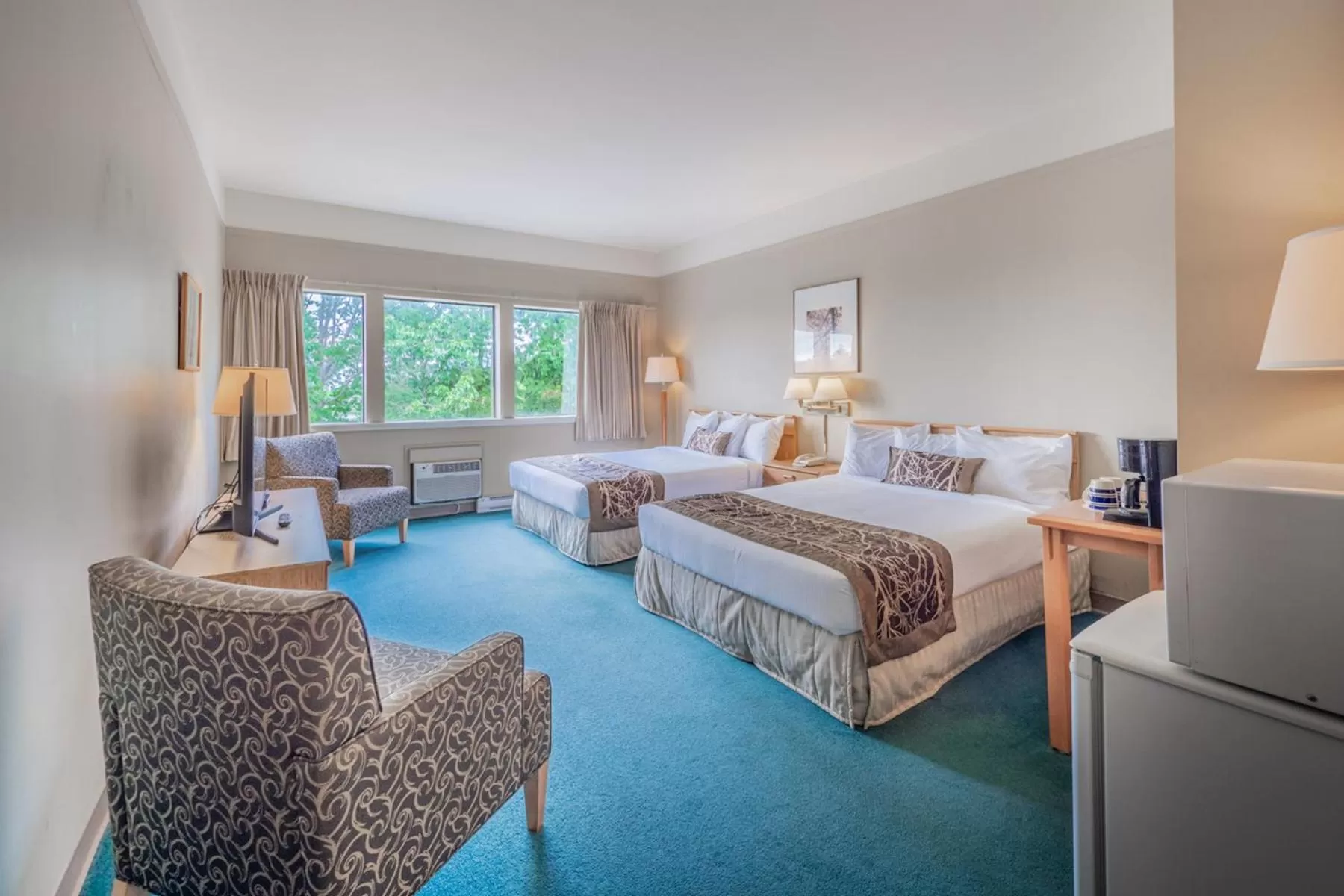 Property building, Bed in The Cedars Inn Hotel & Convention Centre