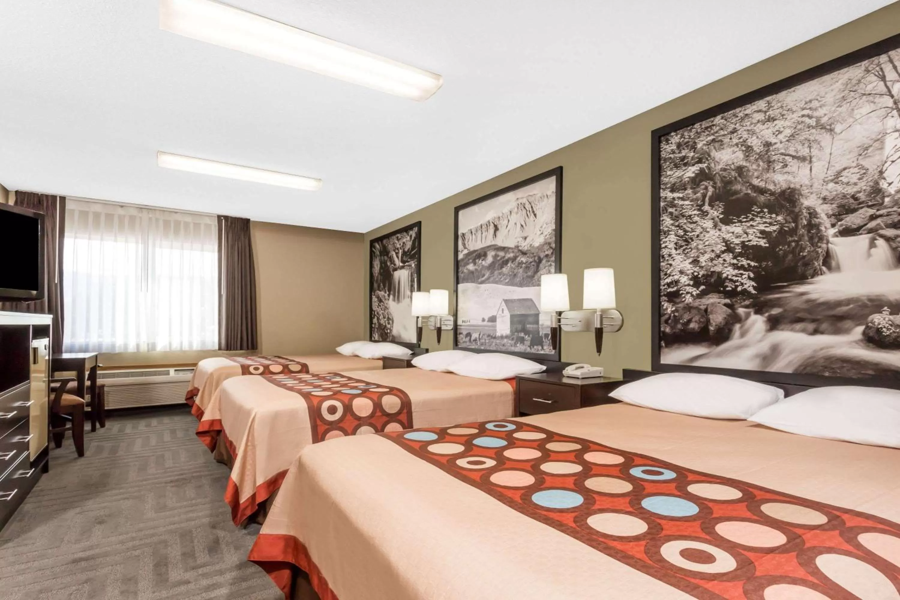 Photo of the whole room, Bed in Super 8 by Wyndham LaGrande