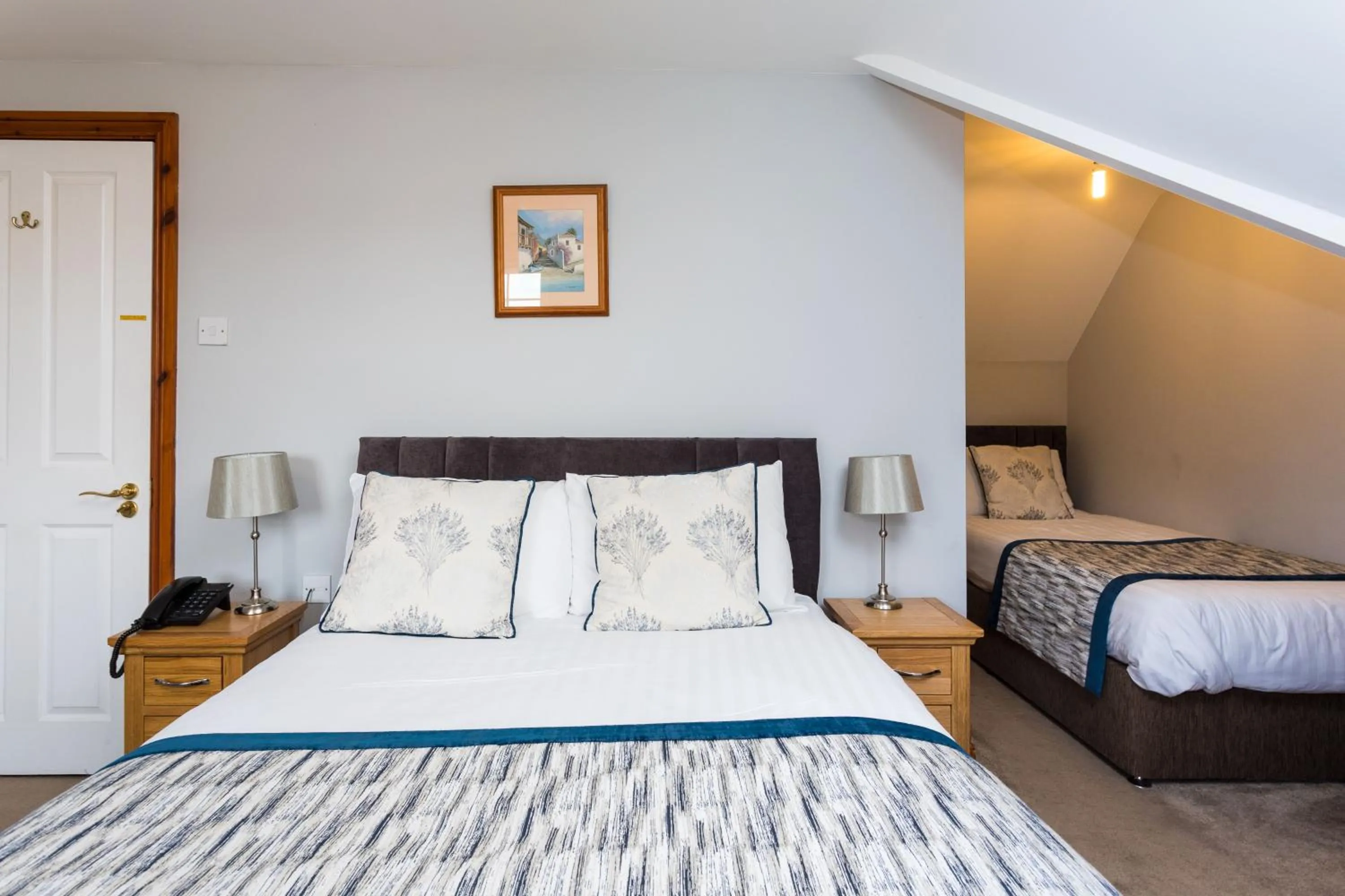 Bed in The Lawn Guest House Gatwick