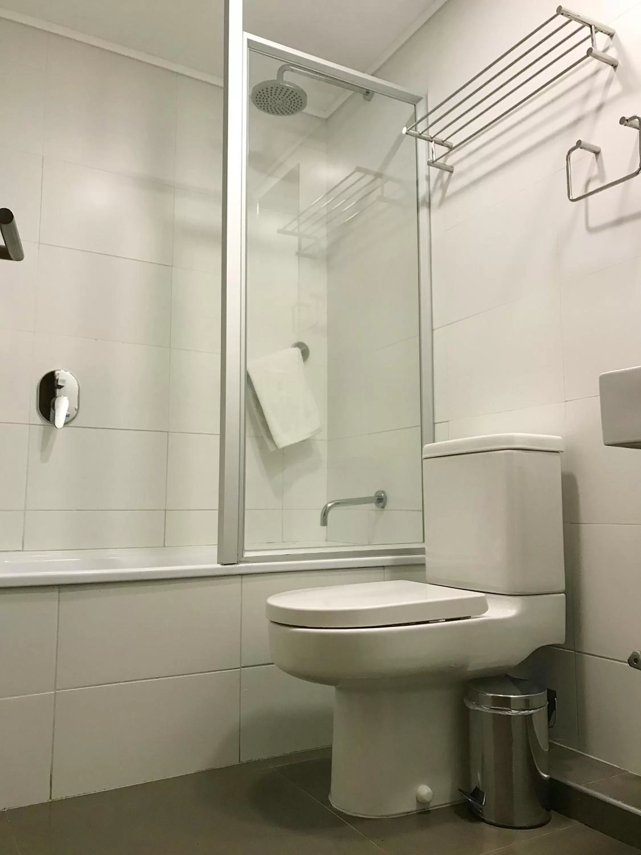 Shower, Bathroom in Hotel Cumbres del Sur