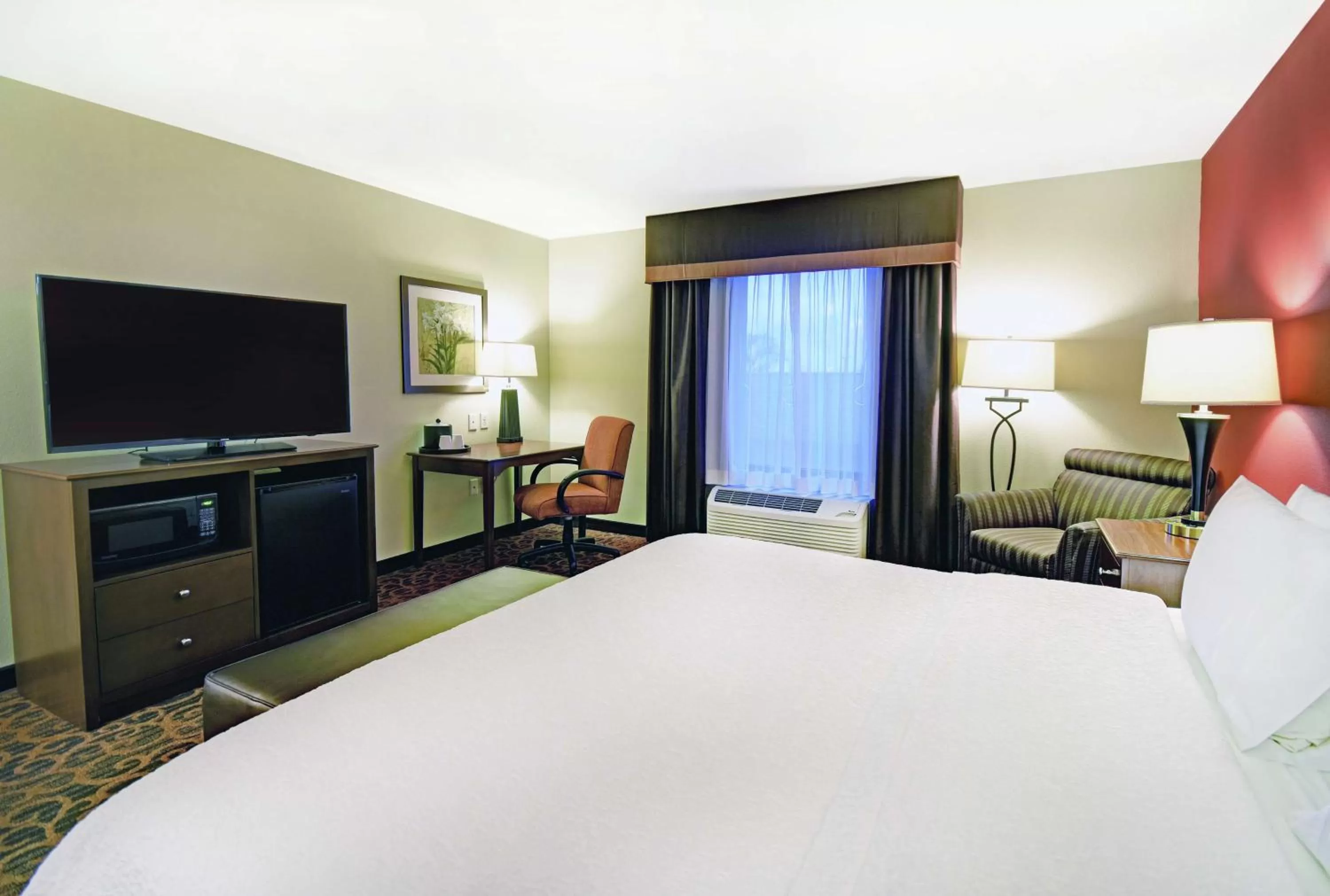 Bedroom, Bed in Hampton Inn Beloit