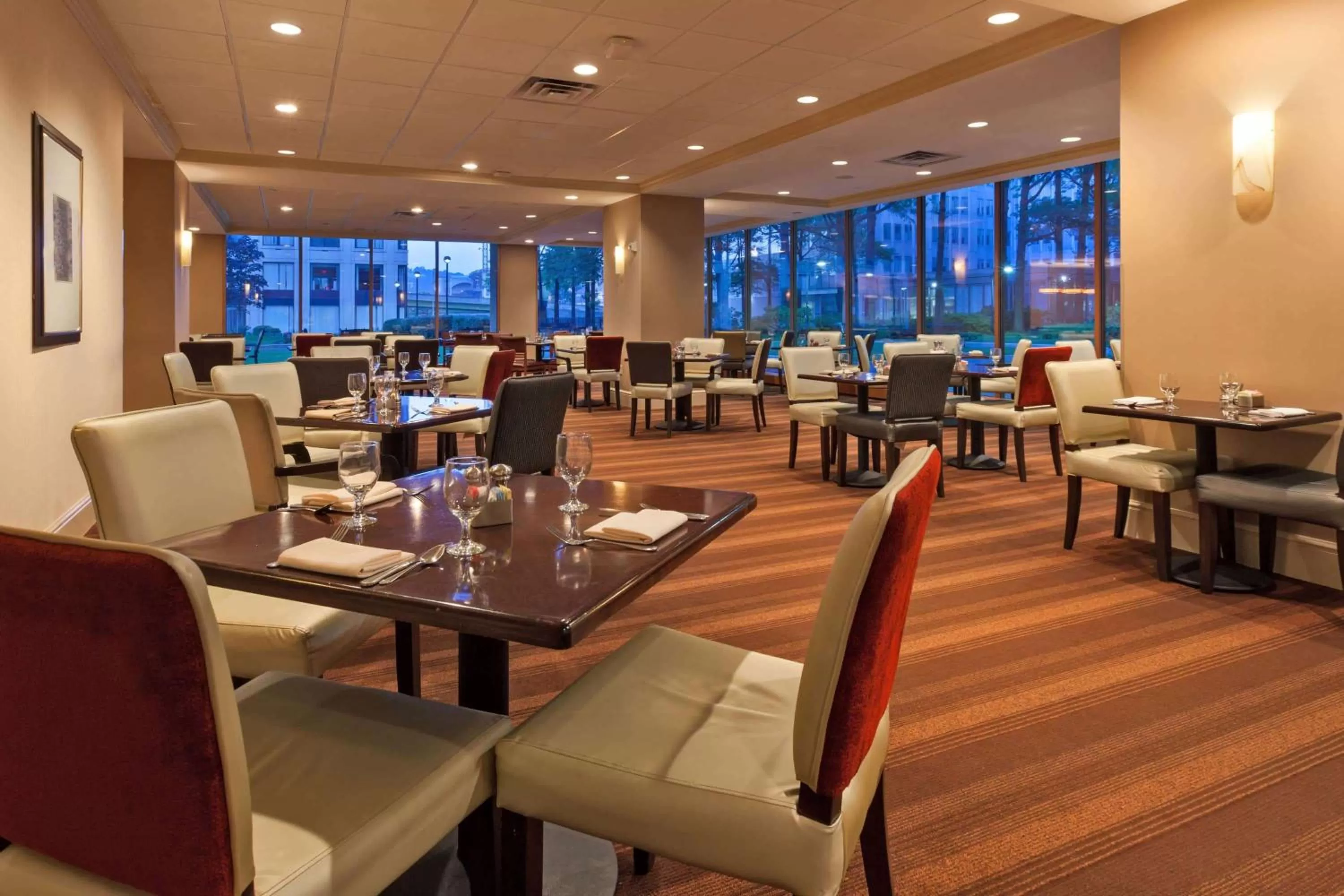 Restaurant/places to eat in Wyndham Grand Pittsburgh