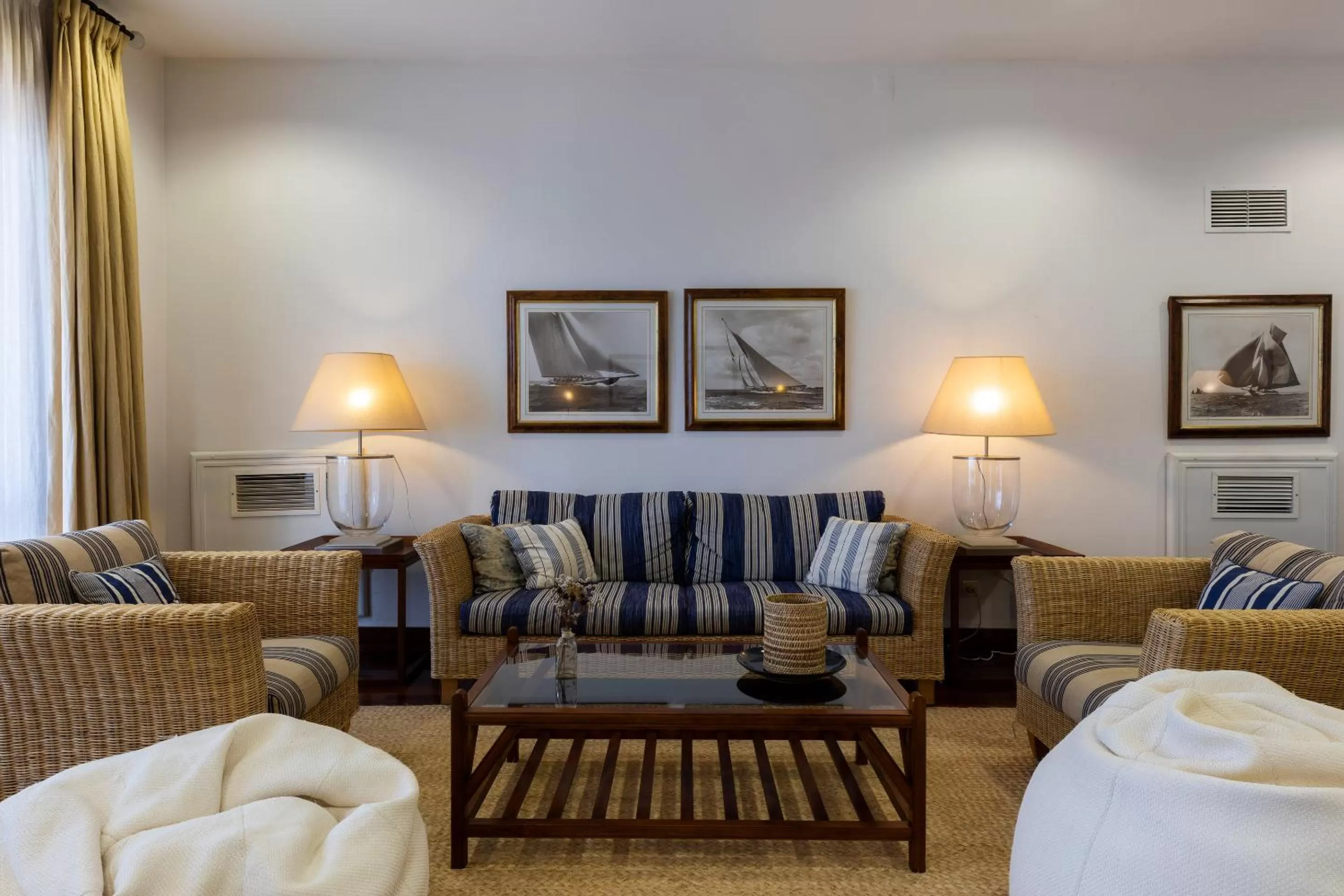 Communal lounge/ TV room in Pousada de Sagres