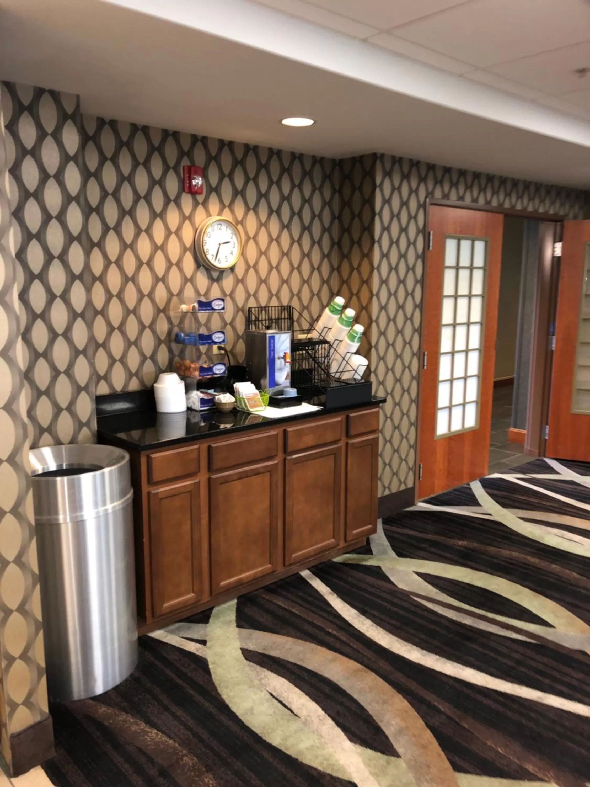 Countryview Inn & Suites