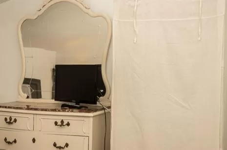 Decorative detail, TV/Entertainment Center in Olmitos 3 Hotel boutique, Casa-Palacio