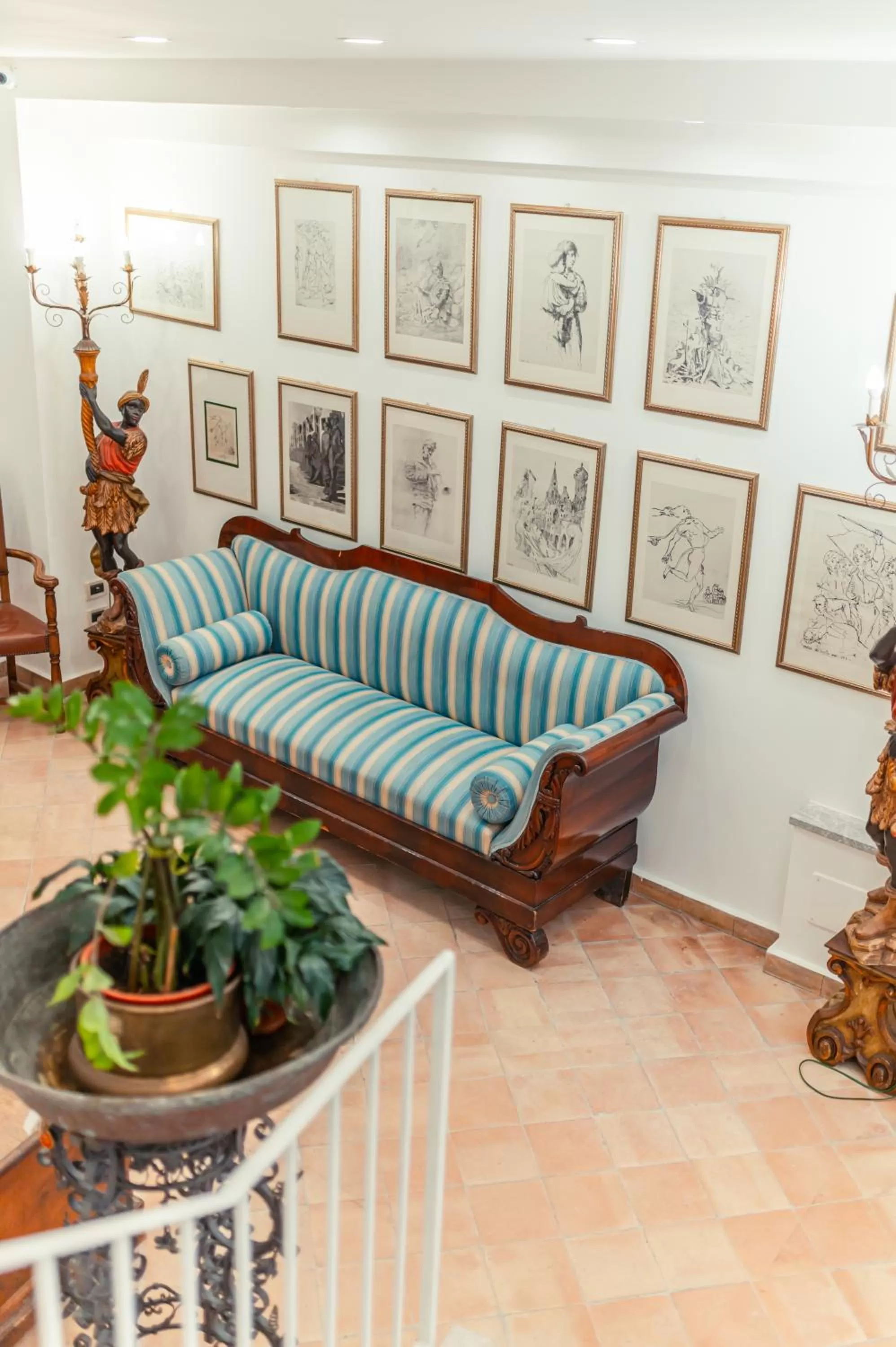 Communal lounge/ TV room in Hotel Villa Paradiso