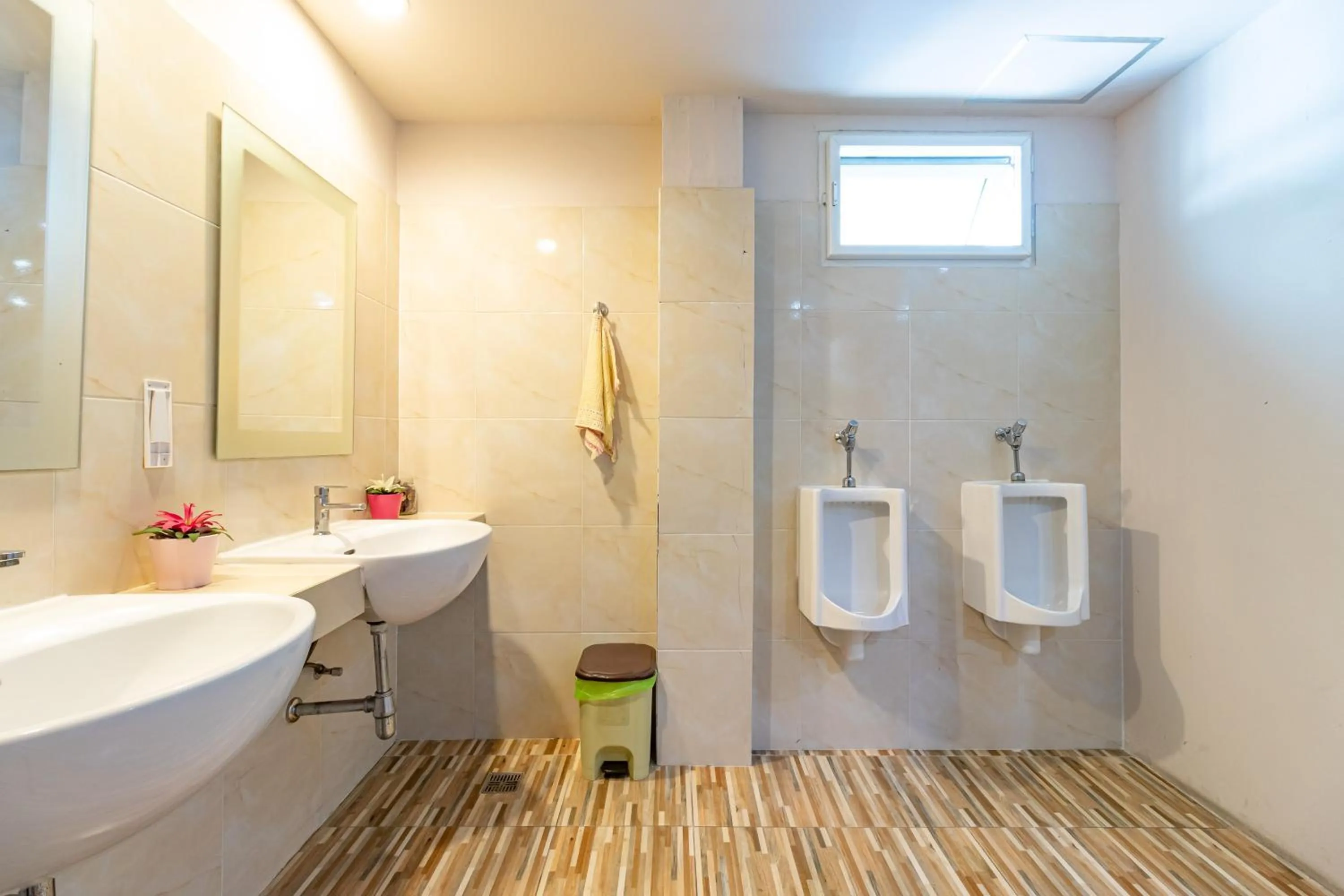 Bathroom in Sleep Dee Hostel