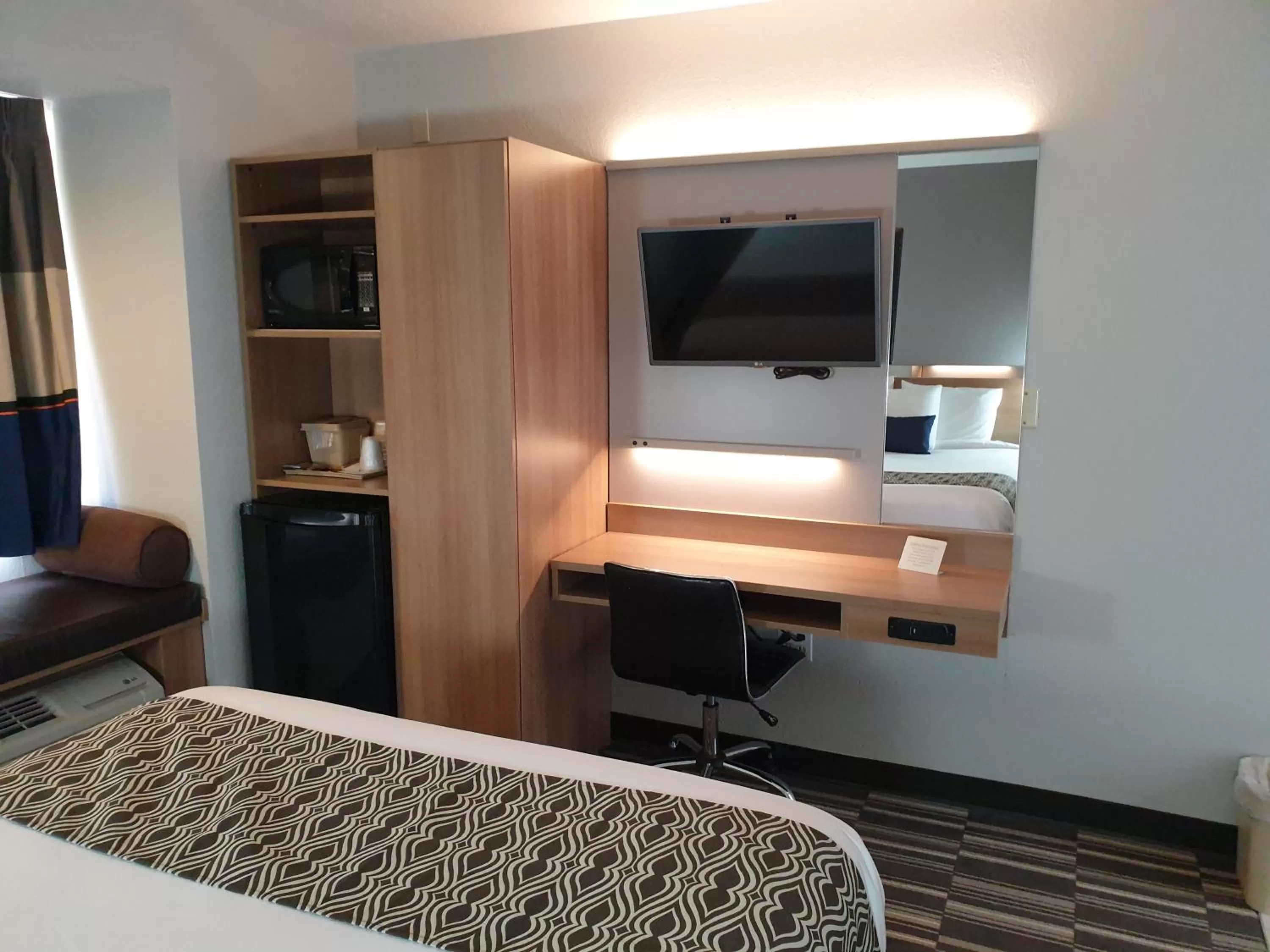 Bed in Microtel Inn & Suites by Wyndham Augusta/Riverwatch