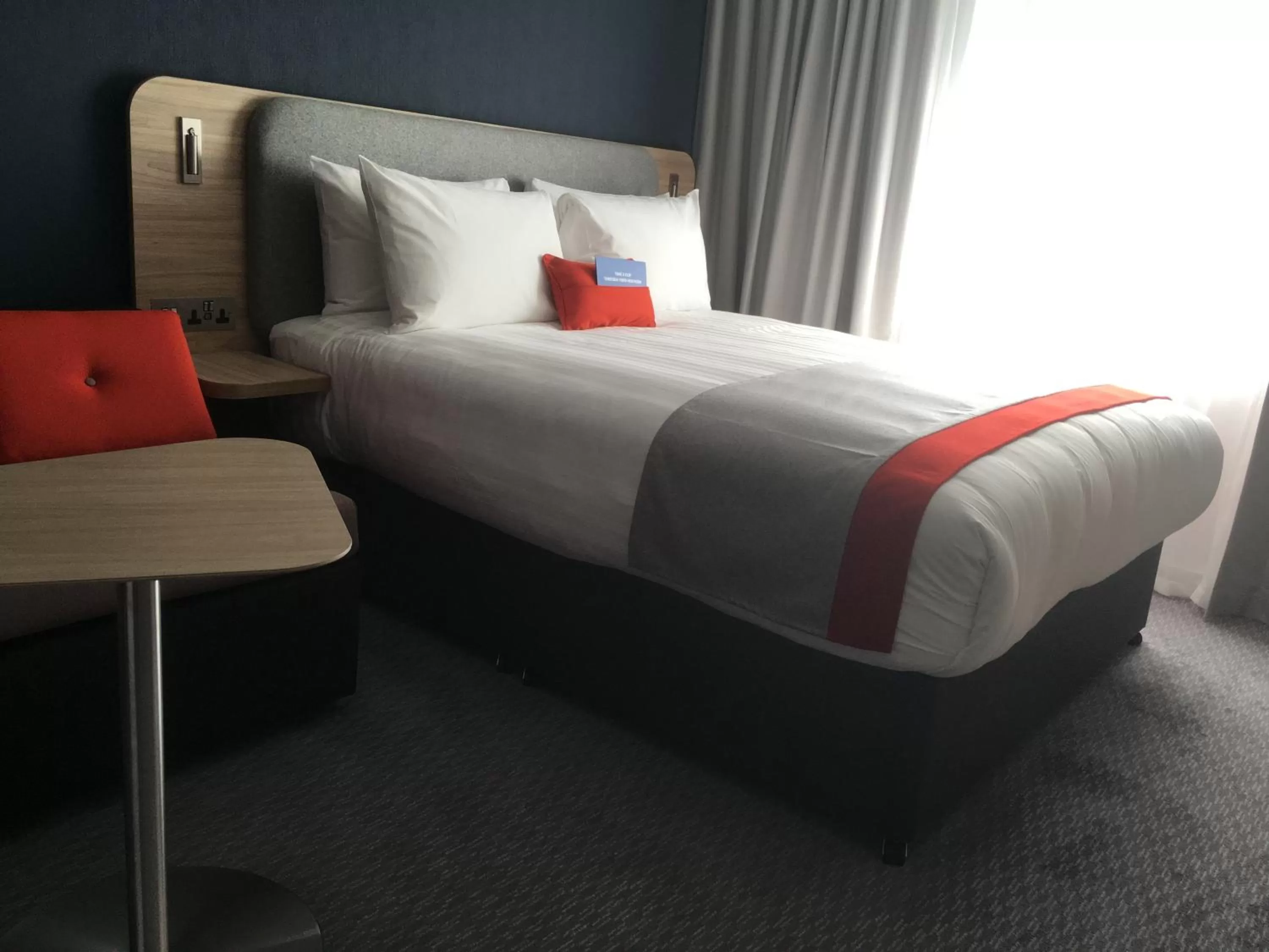 Photo of the whole room, Bed in Holiday Inn Express St. Albans - M25, Jct.22