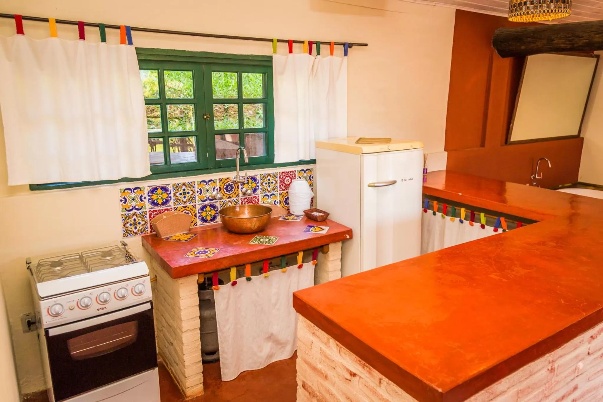 Lake view, Kitchen/Kitchenette in Pousada Serra do Luar