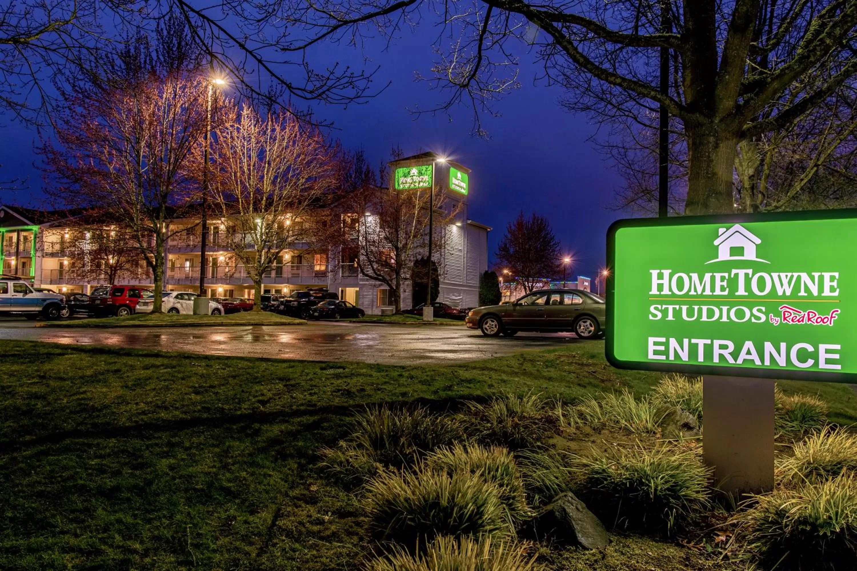 Property building in HomeTowne Studios by Red Roof Tacoma - Puyallup