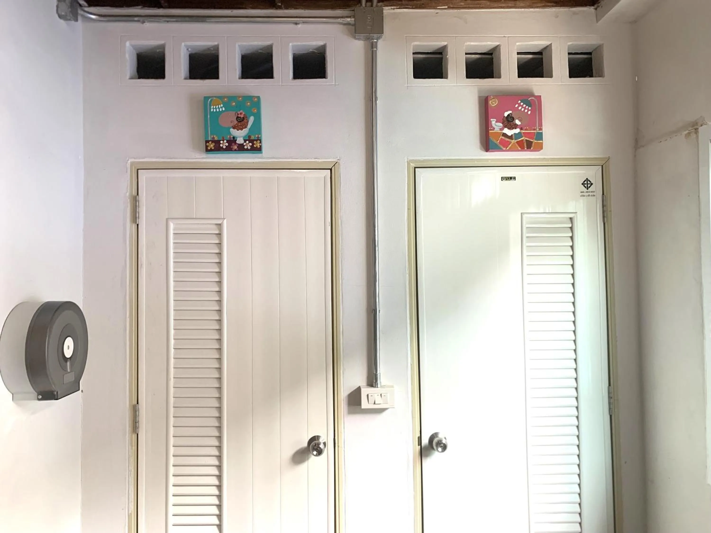 Toilet in Sleep Sheep Phuket Hostel SHA