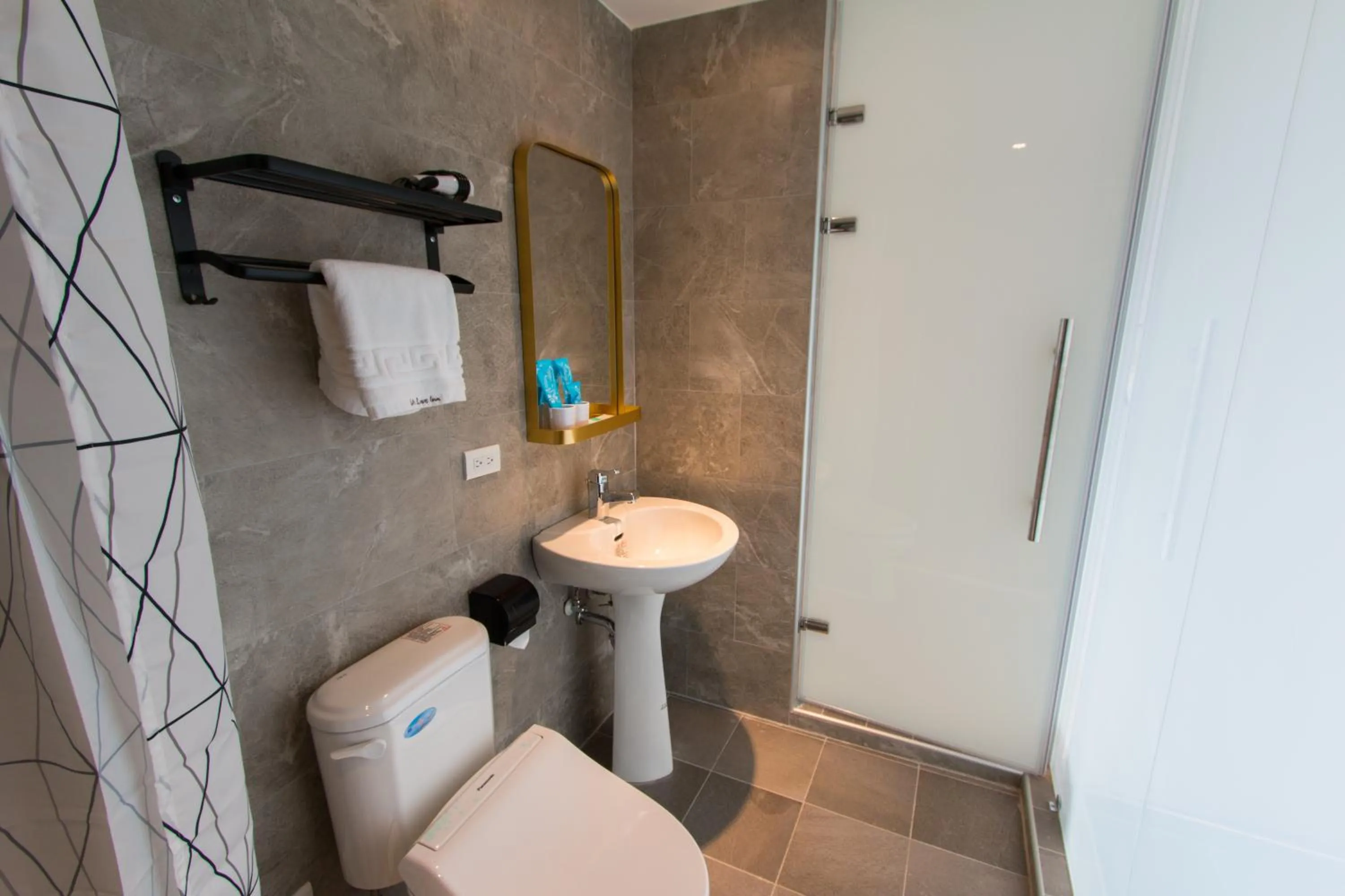 Shower in We Love Inn