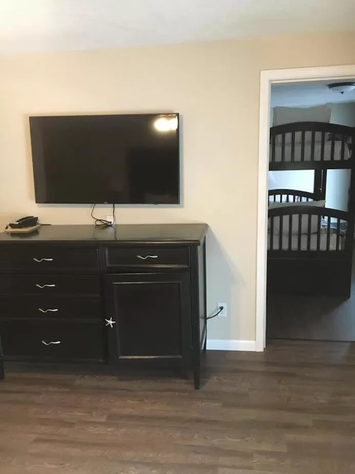 bunk bed, Bed in The Waldport Inn