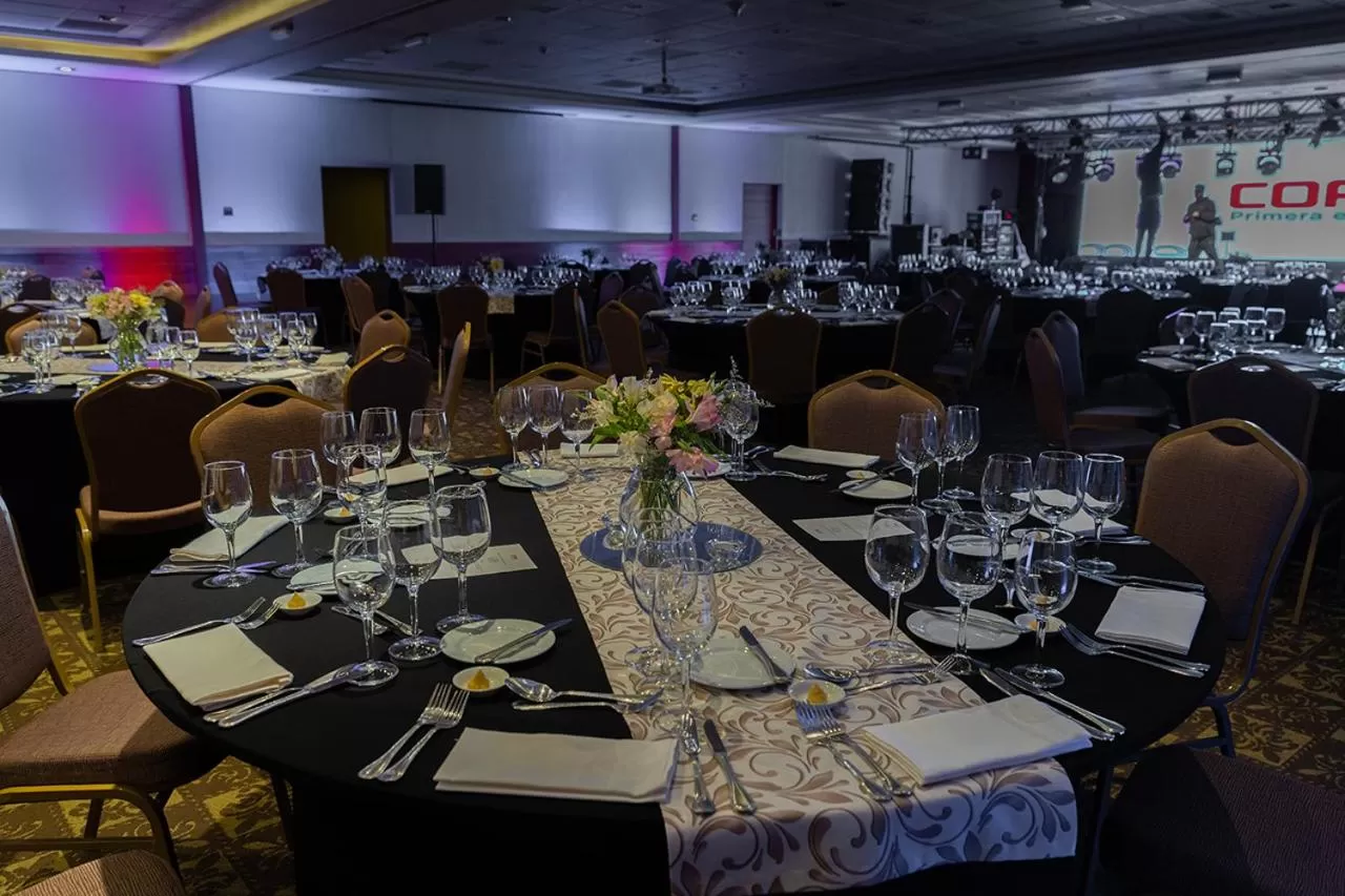 Business facilities, Restaurant/Places to Eat in Hotel Cumbres Puerto Varas