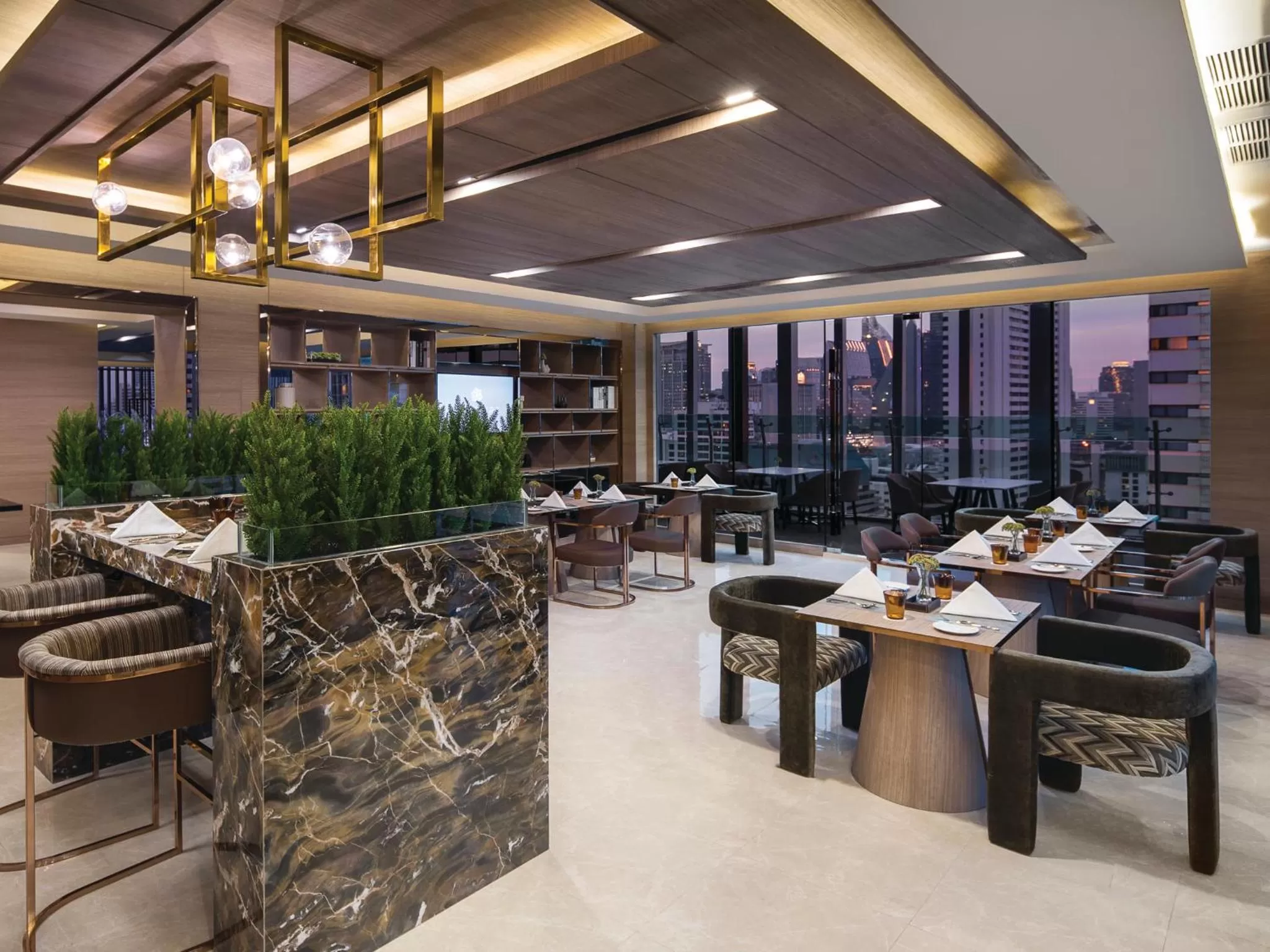 Lounge or bar in Solitaire Bangkok Sukhumvit 11