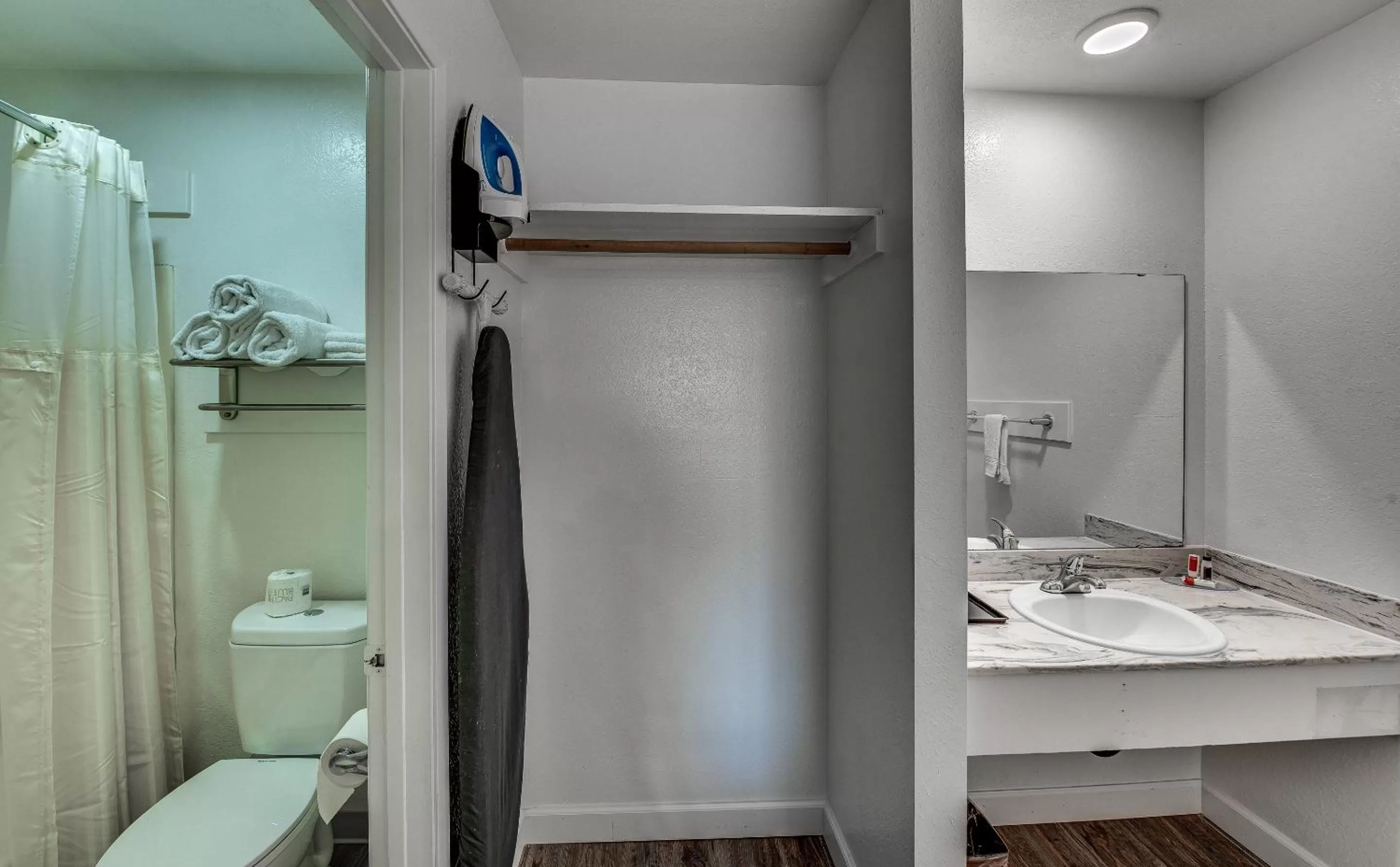 Toilet in Angels Inn