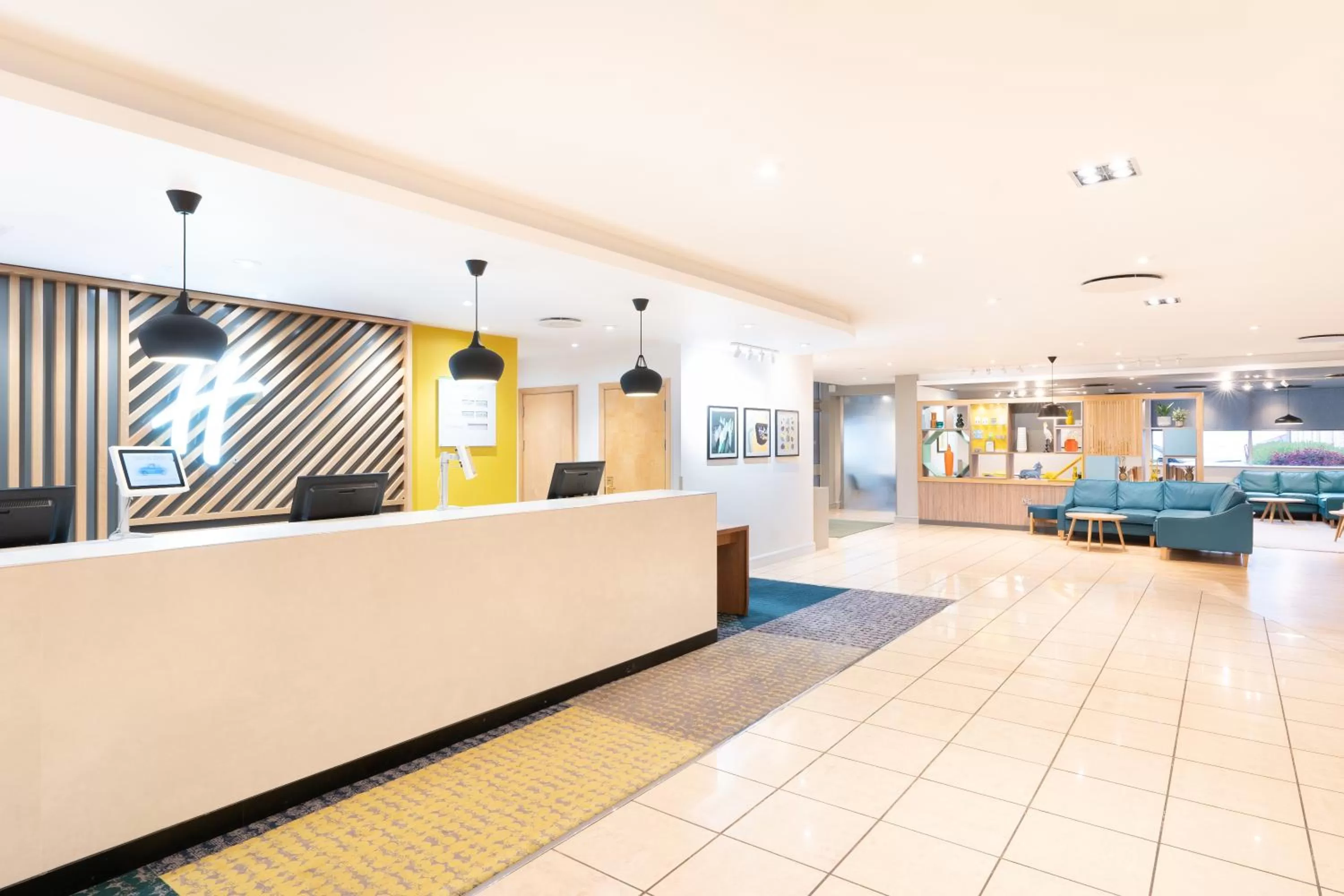 Lobby or reception in Holiday Inn Southampton Eastleigh by IHG