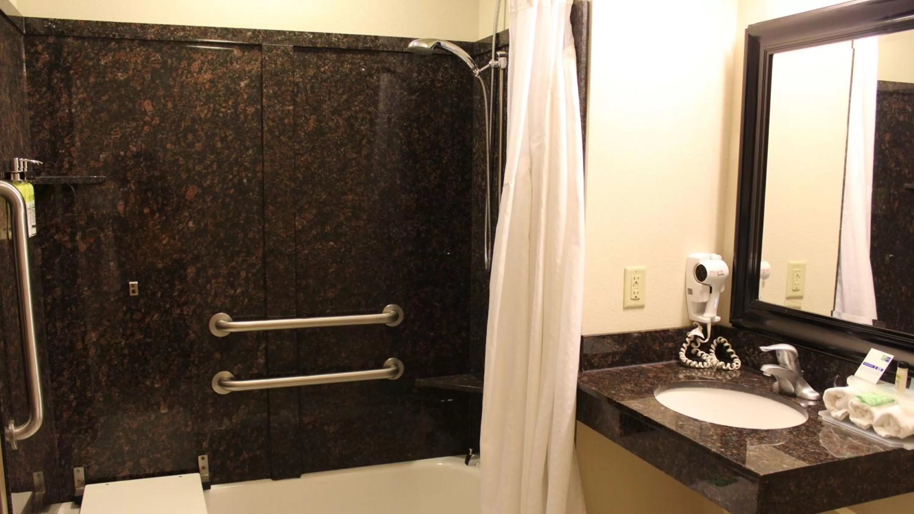 Photo of the whole room in Holiday Inn Express Hotels & Suites Rockingham West by IHG