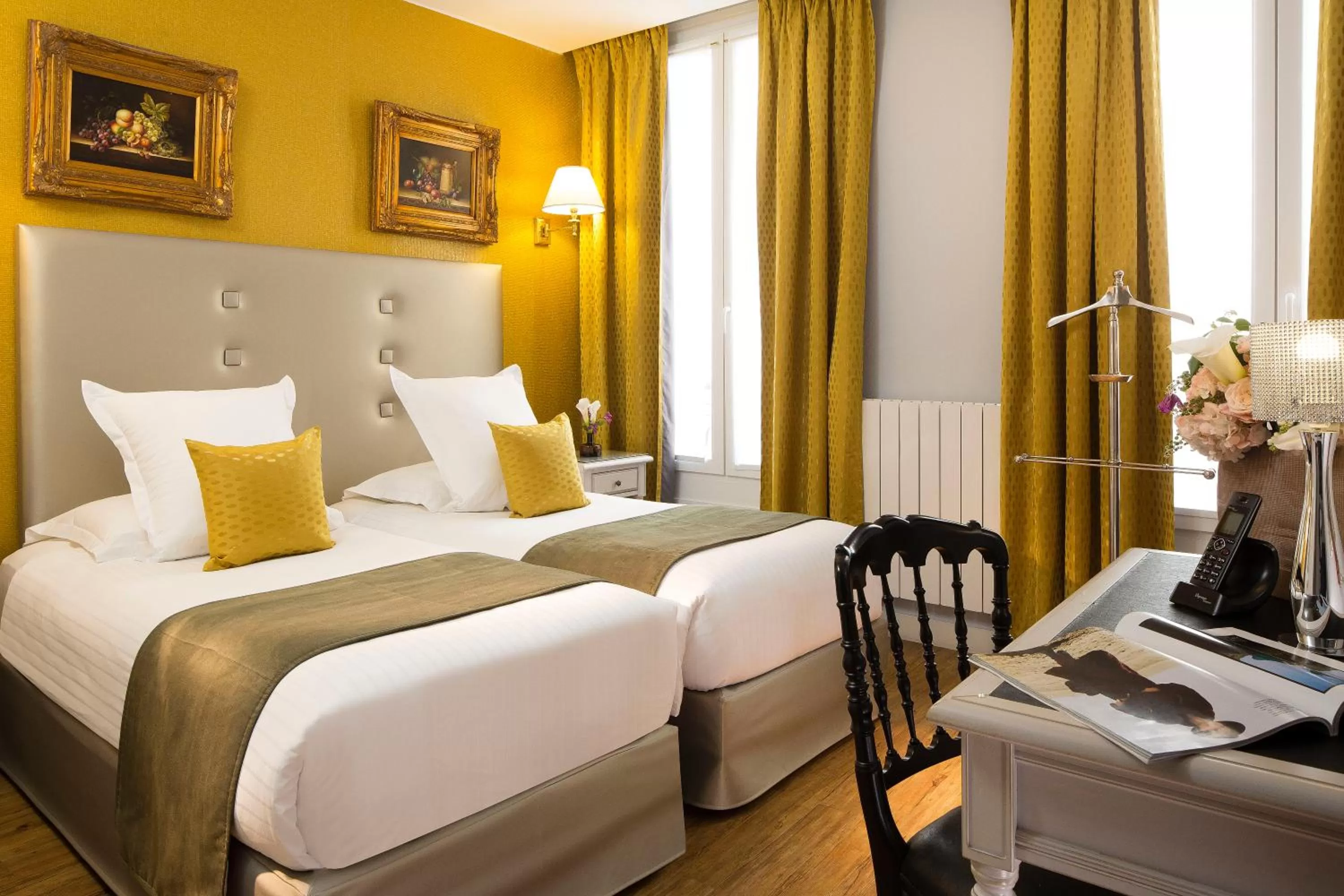 Photo of the whole room, Bed in Hotel Plaza Elysées