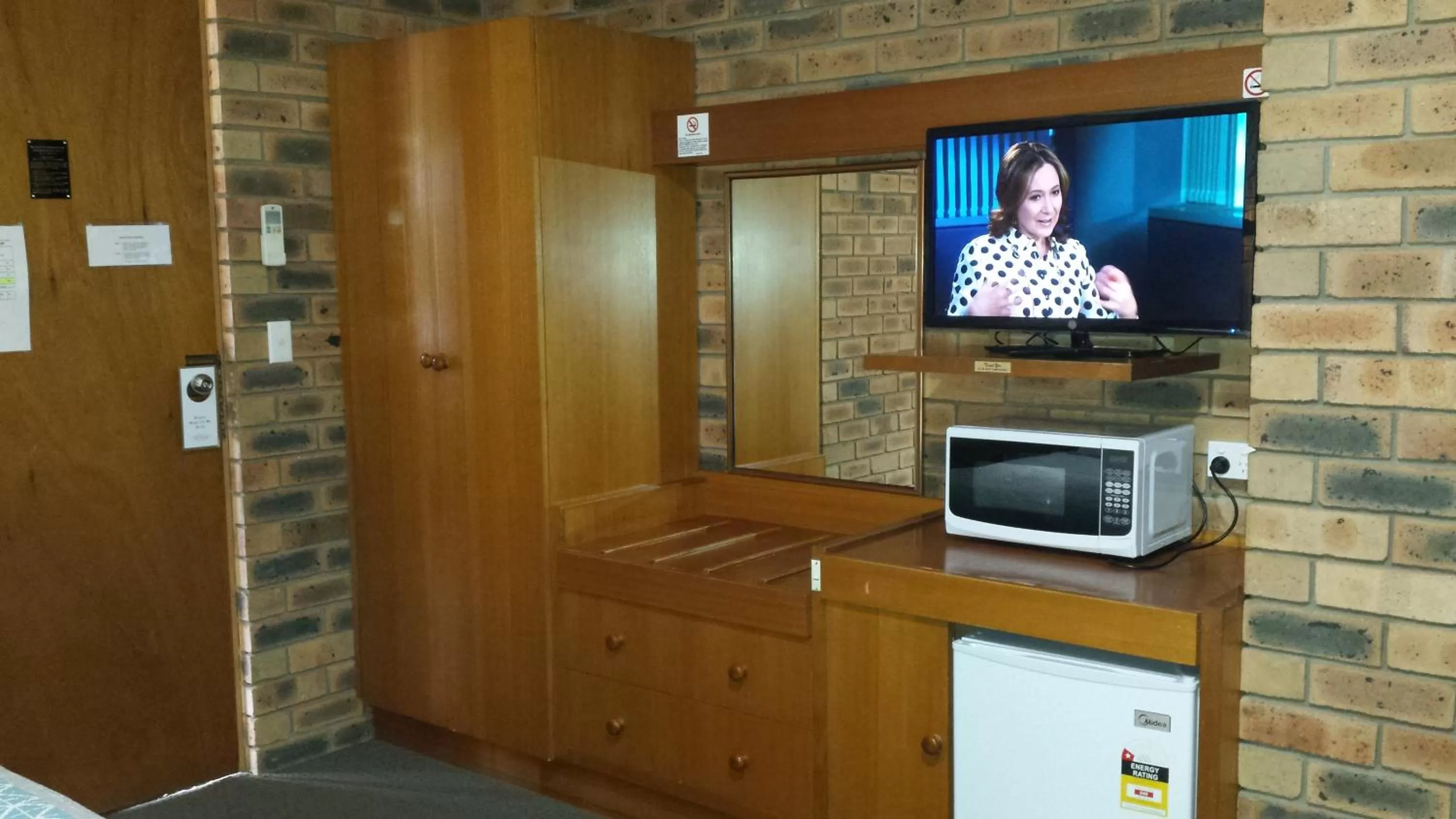 TV and multimedia in Sandhurst Motor Inn Bendigo