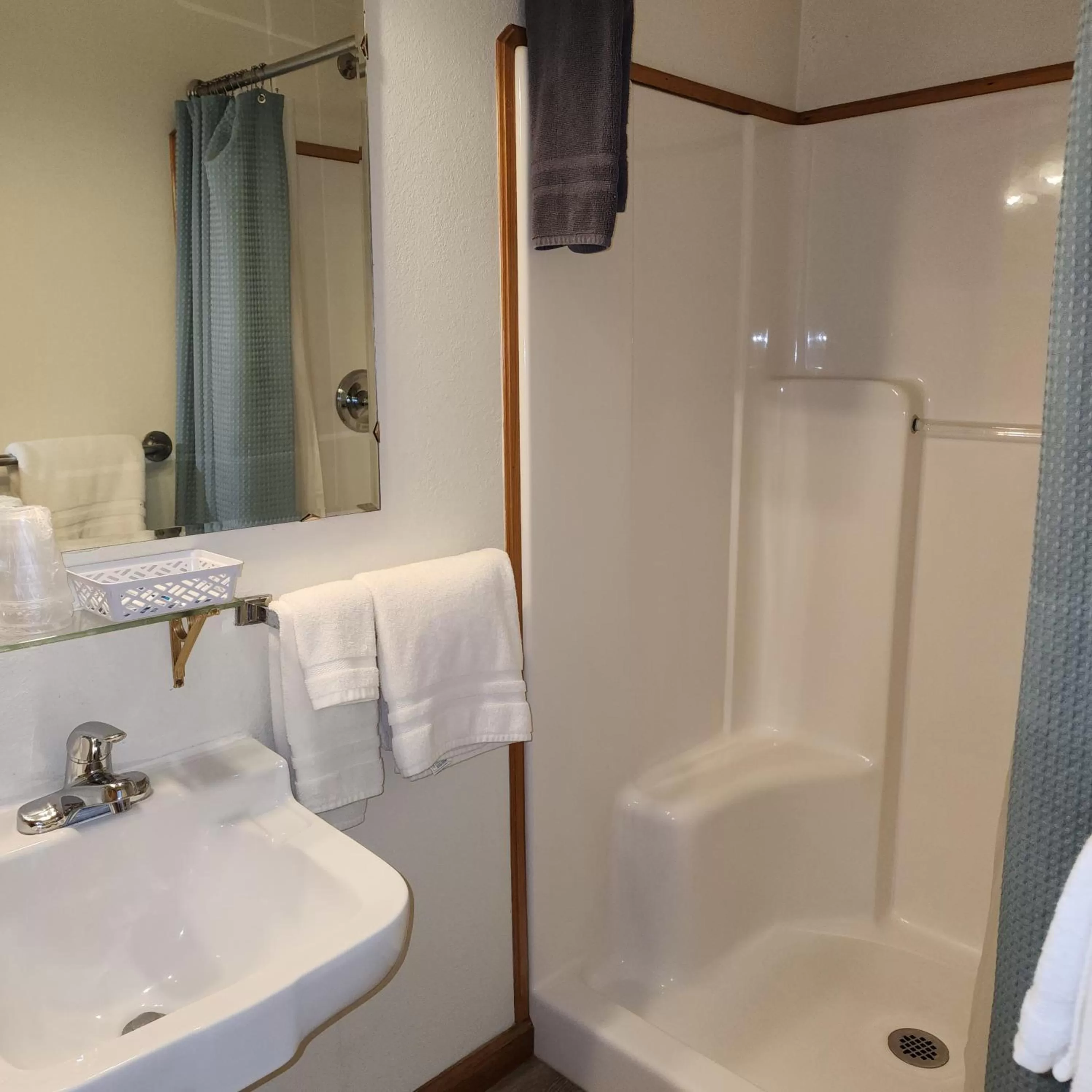 Bathroom in Canyon Motel near Rocky Mountain National Park