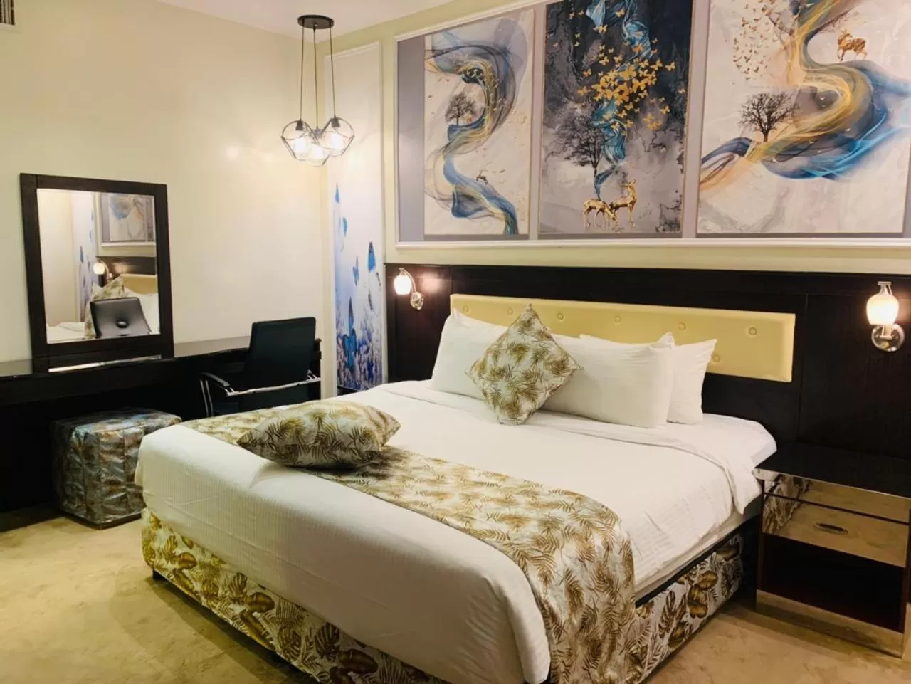 Bedroom, Bed in Meral Crown Hotel