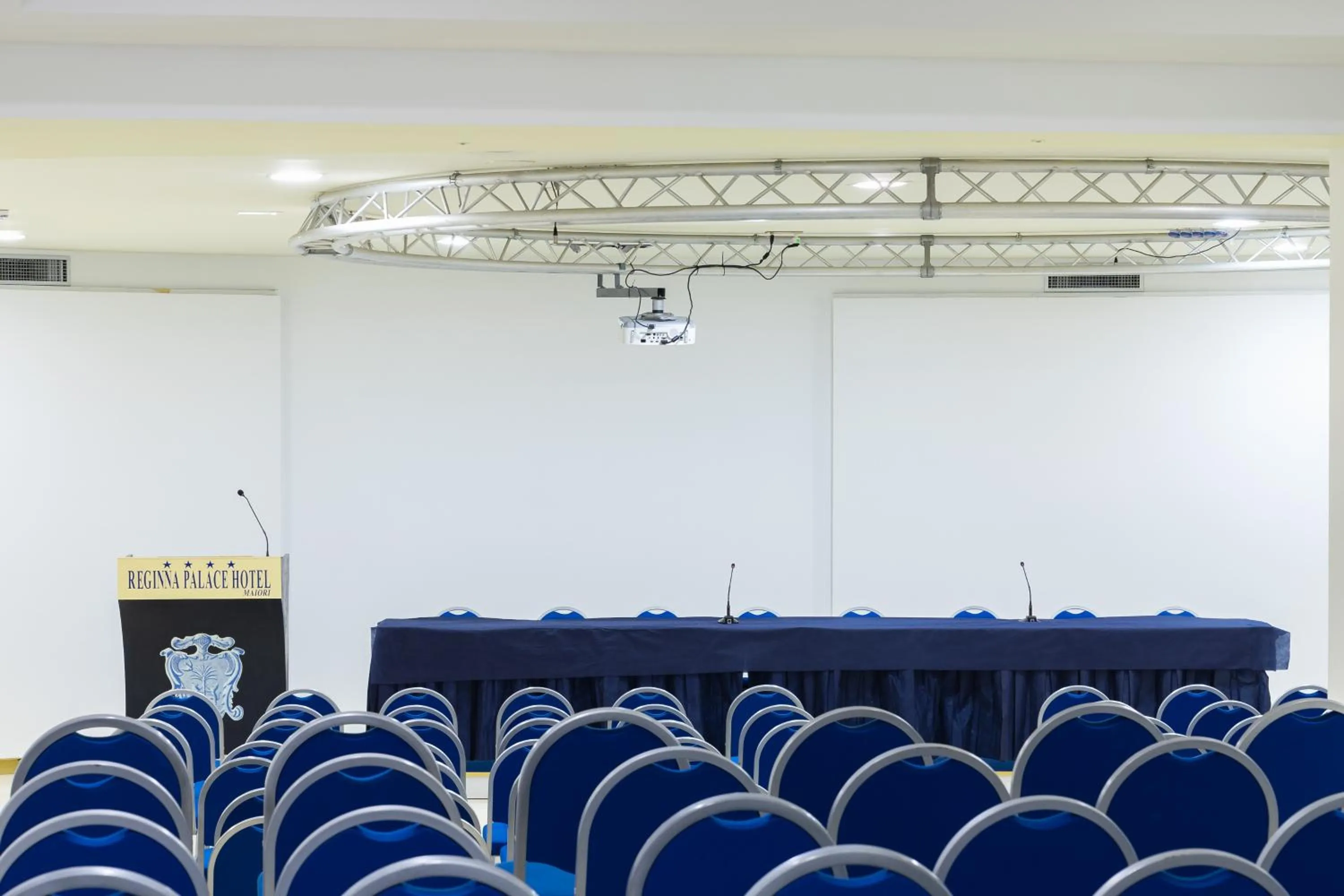 Meeting/conference room in Reginna Palace Hotel
