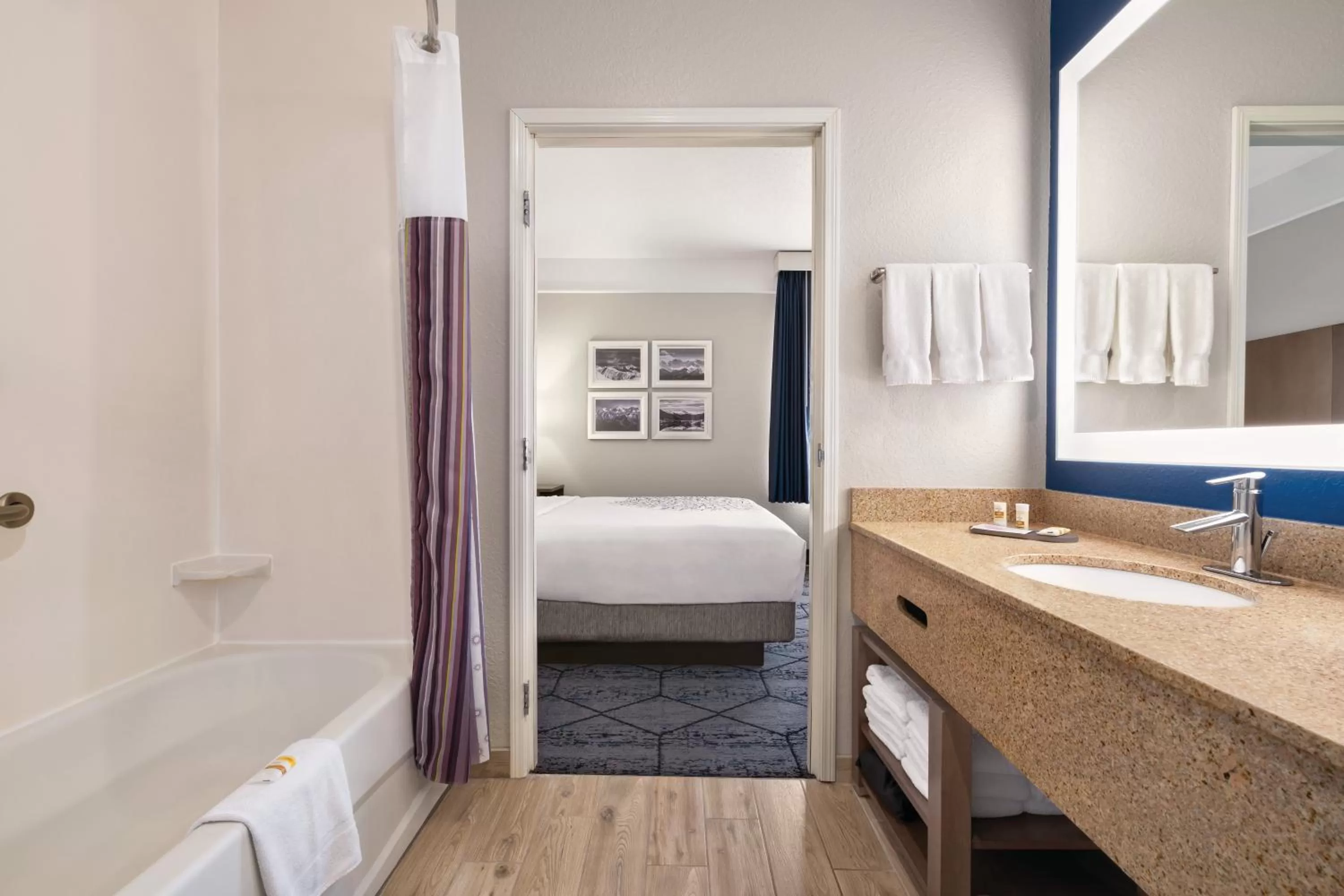 Bathroom, Bed in La Quinta Inn and Suites by Wyndham at WaTiki Waterpark