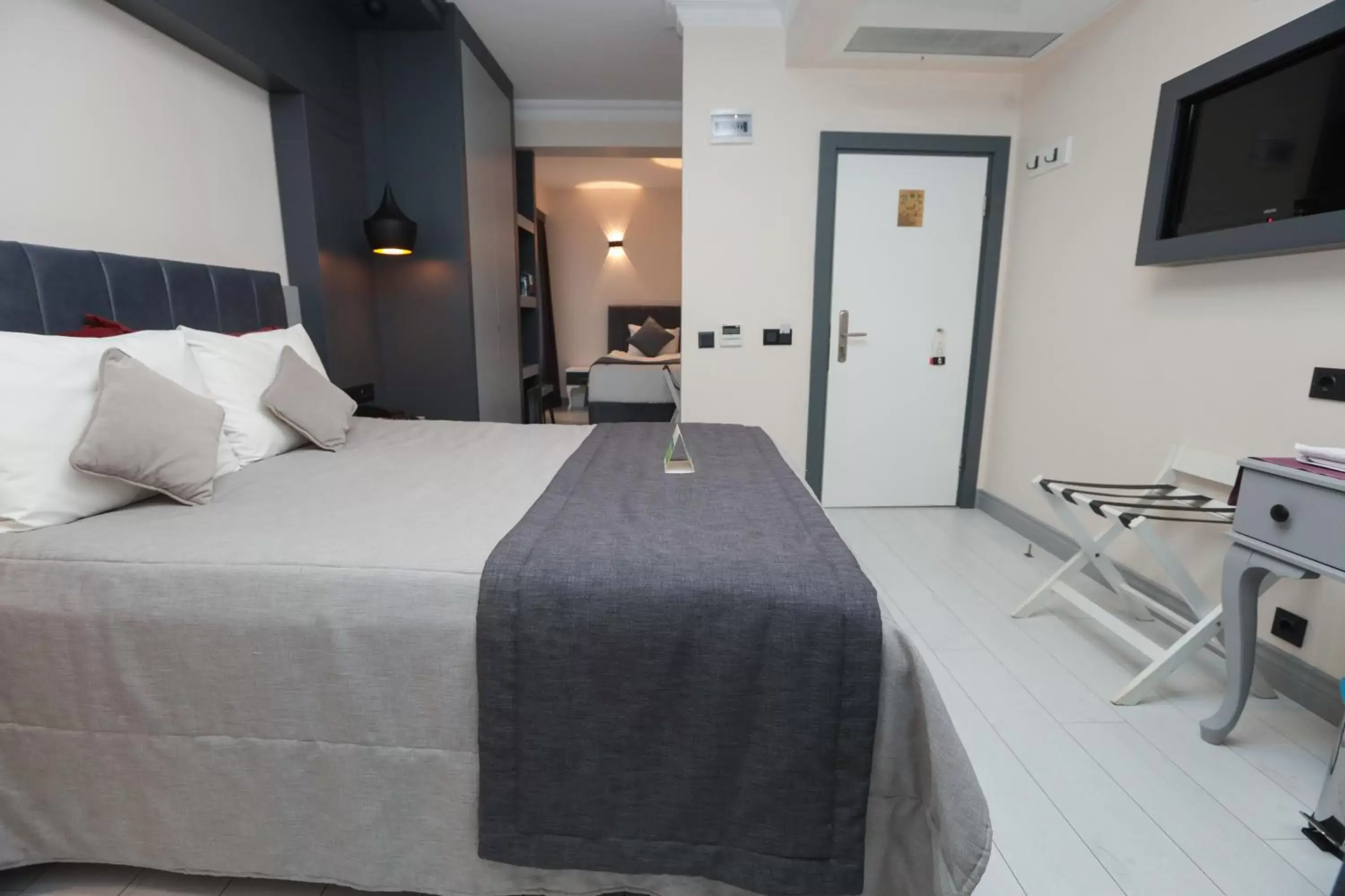 Budget Triple Room in Skalion Hotel Budget Triple Room in Skalion Hotel