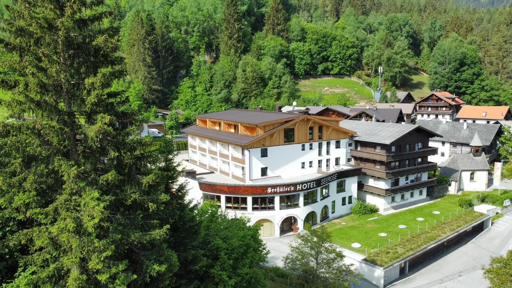 Property building, Bird's-eye View in Seehüter's Hotel Seerose