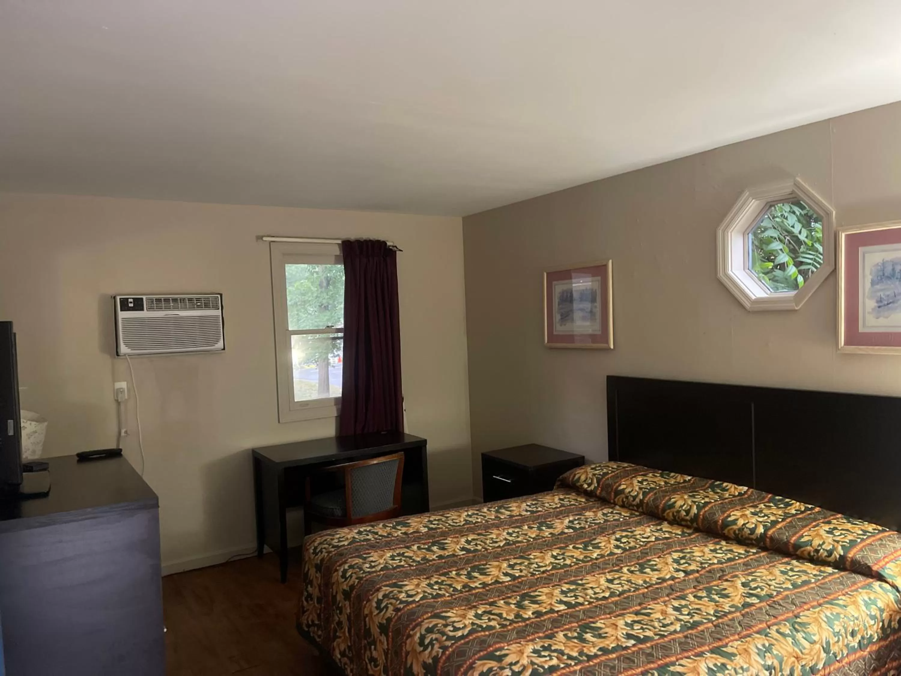 Bedroom, Bed in Pennswoods Inn