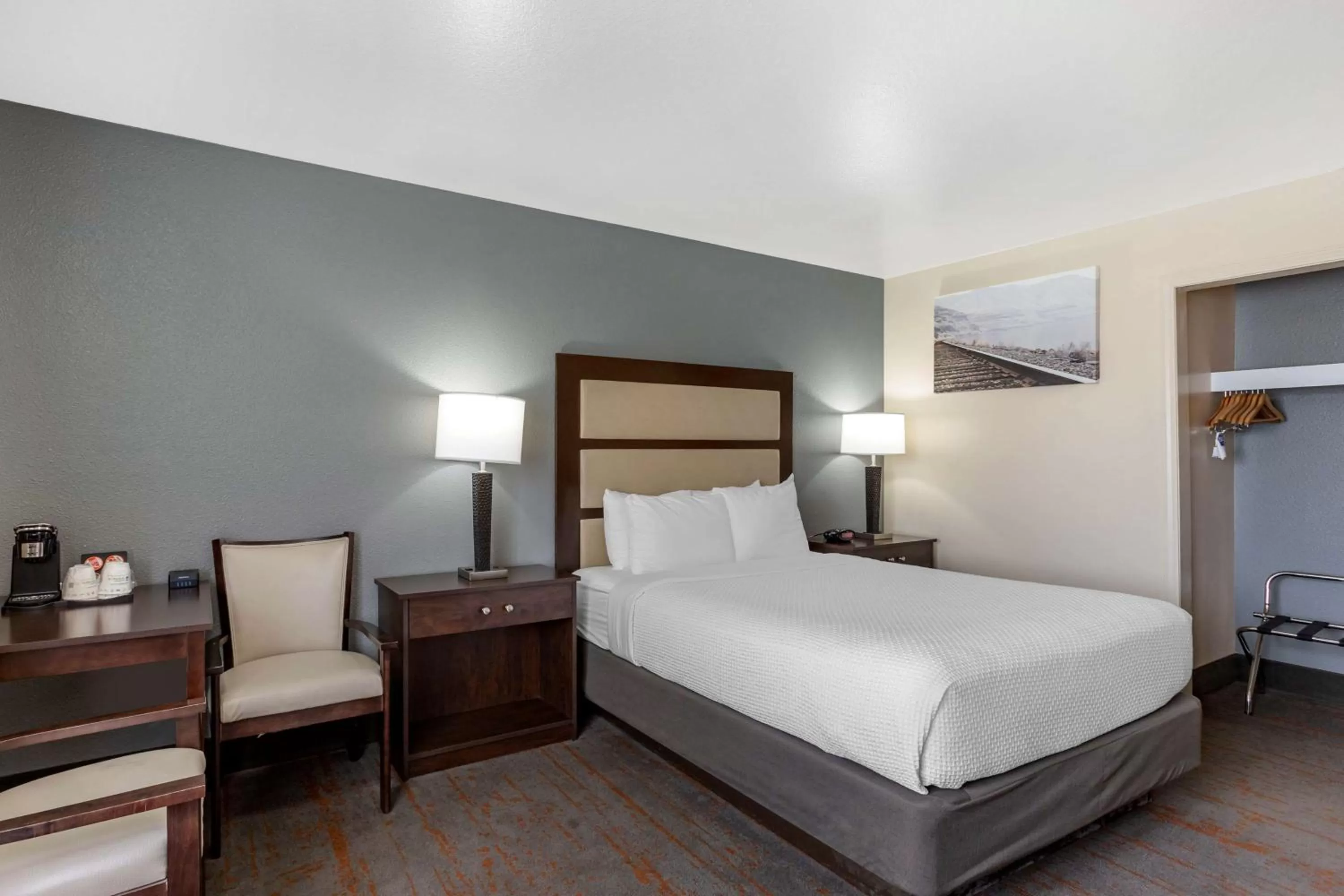 Bedroom, Bed in Best Western Sunridge Inn & Conference Center