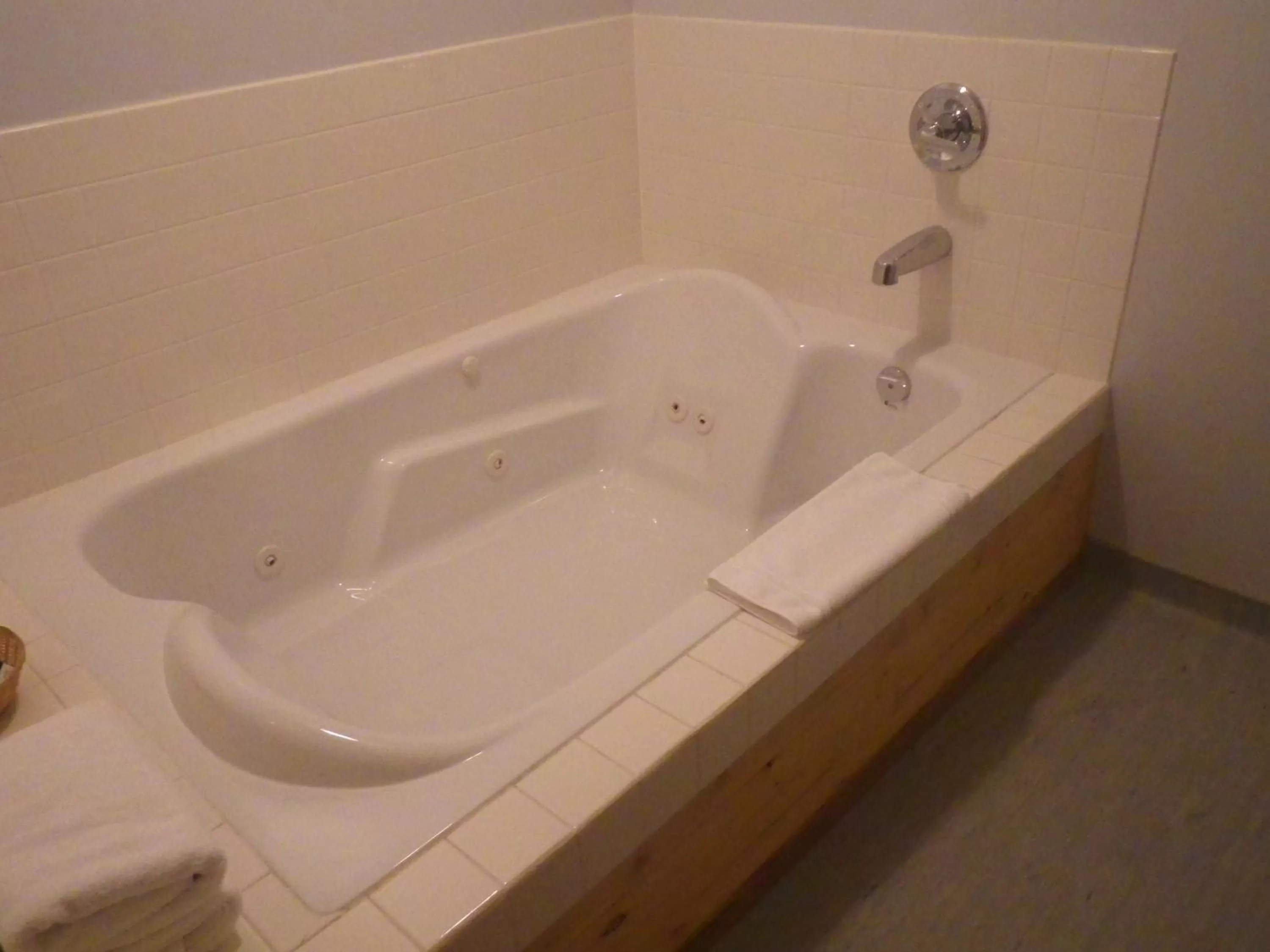 Bathroom in Alcan Motor Inn