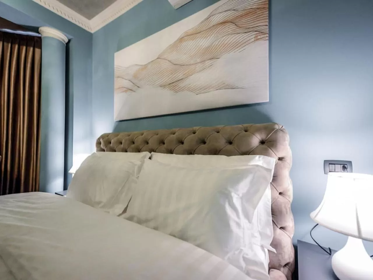 Bed in Hotel Vila Tirana