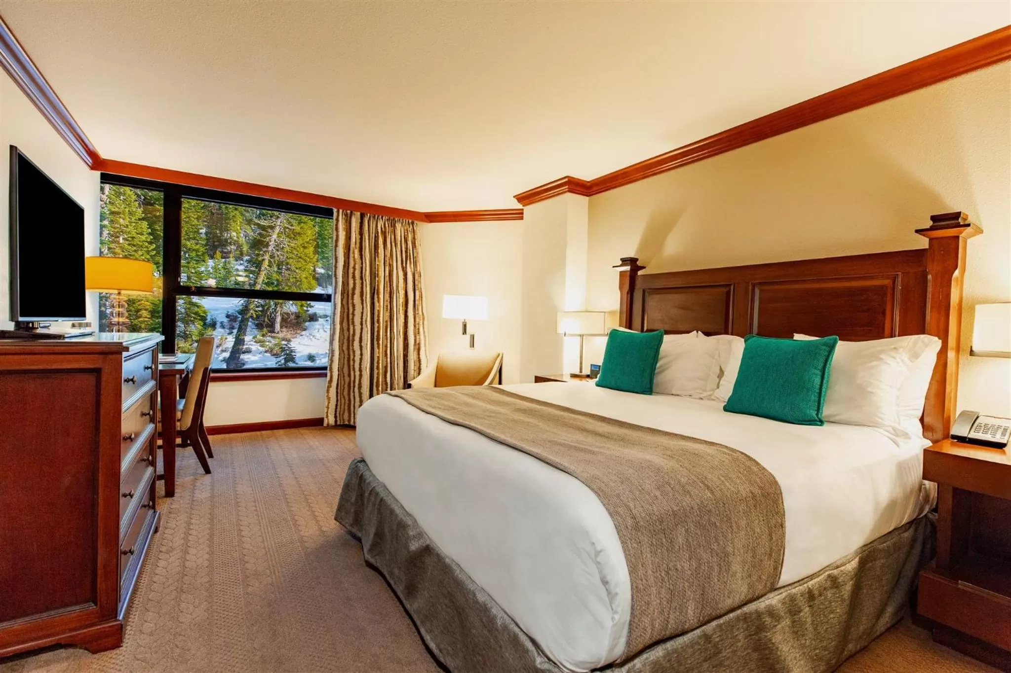 Bed in Everline Resort and Spa, Lake Tahoe