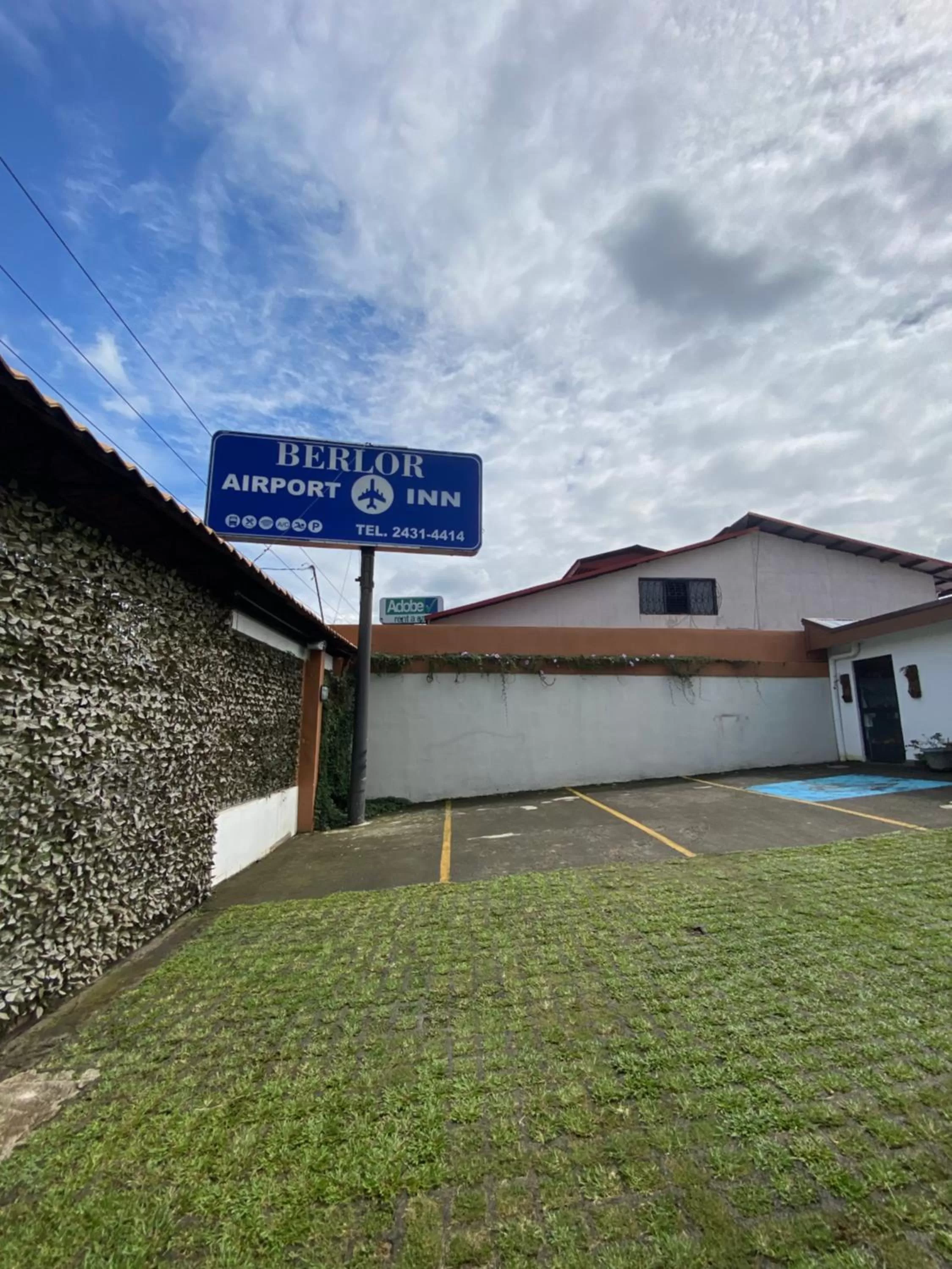 Logo/Certificate/Sign in Berlor Airport Inn