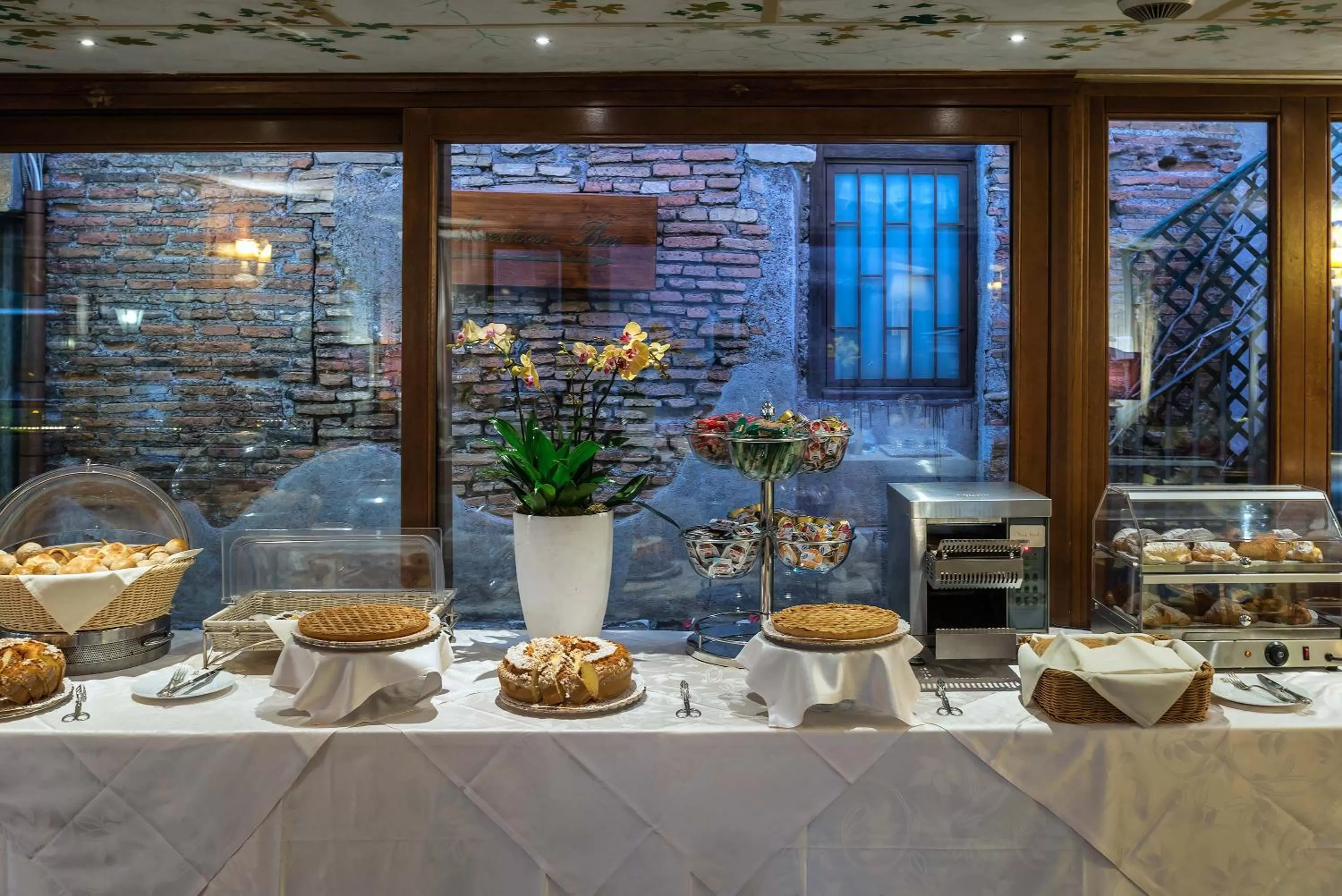 Breakfast in Hotel Forum