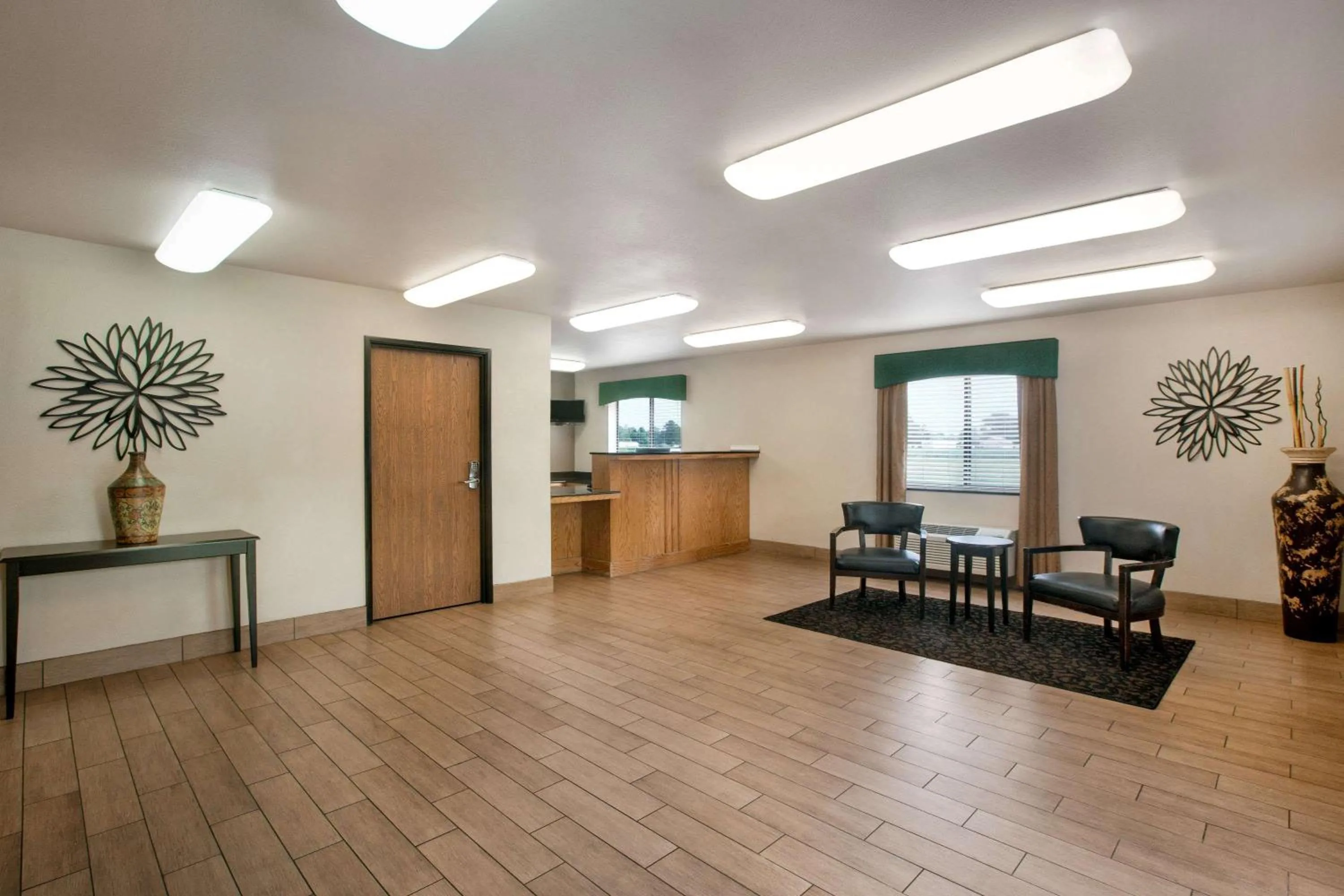 Lobby or reception in Travelodge by Wyndham Livonia