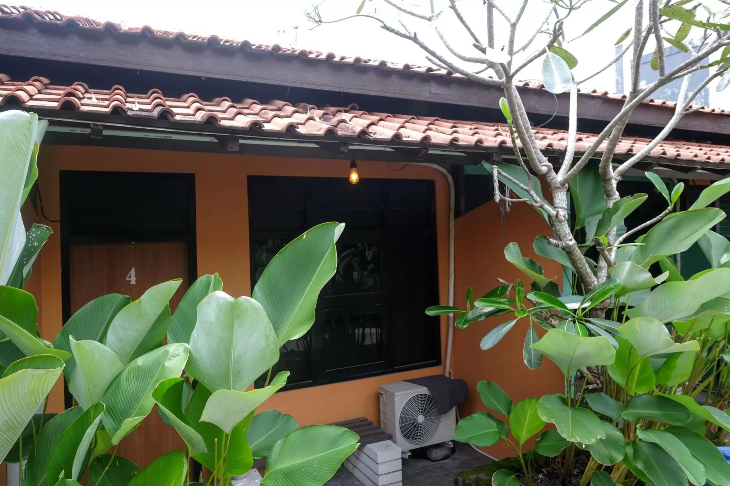 Property building in RedDoorz near Lotte Mart Maguwoharjo Yogyakarta