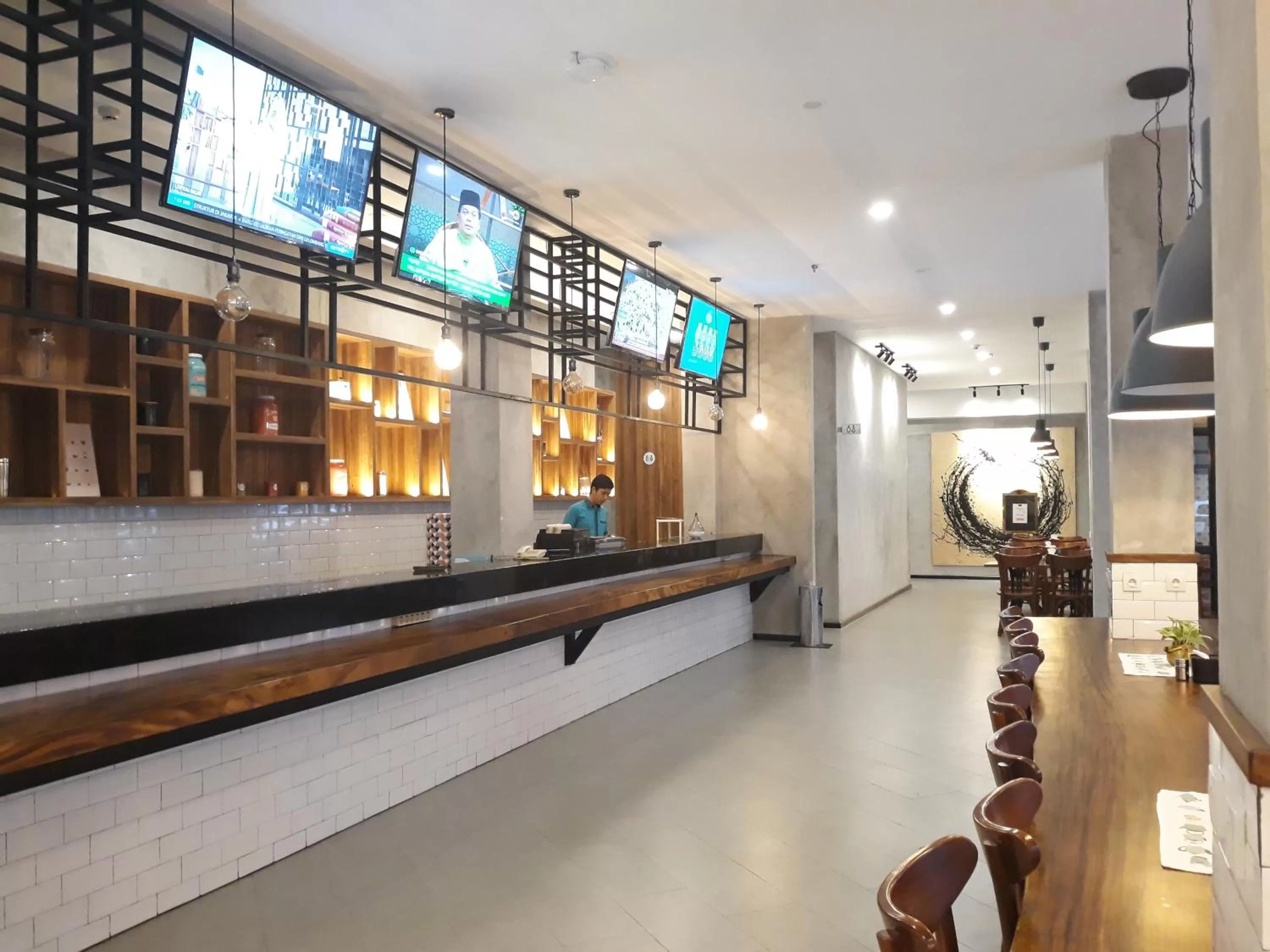 Restaurant/places to eat in Kama Hotel