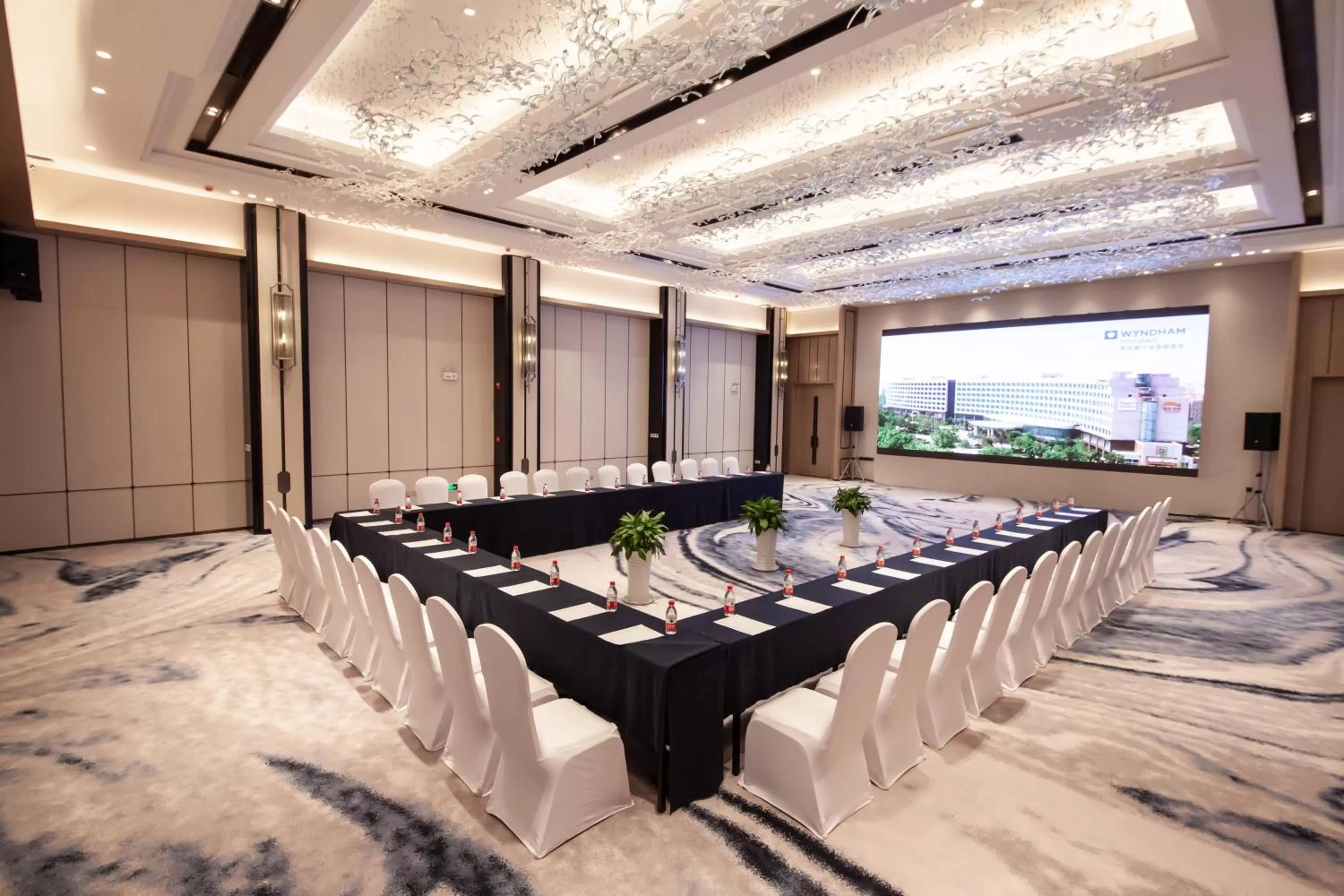 Meeting/conference room in Wyndham Qingdao l Free Fixed-Time Shuttle Service Between Hotel and Airport & North Railway Station l Outdoor Children's Amusement Park l 1-Hour Play Snooker or Table Tennis