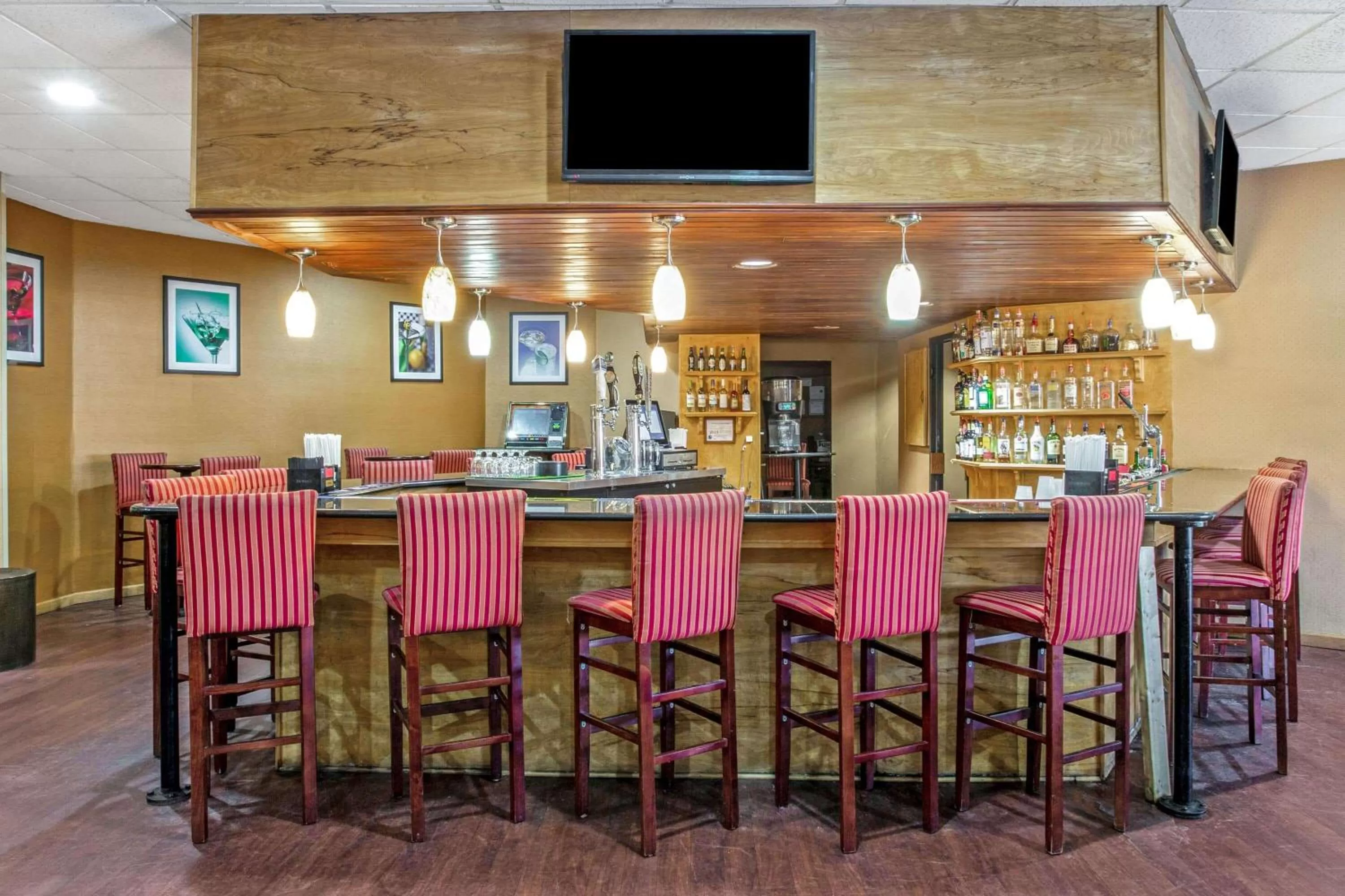 Restaurant/places to eat in La Quinta by Wyndham Salisbury