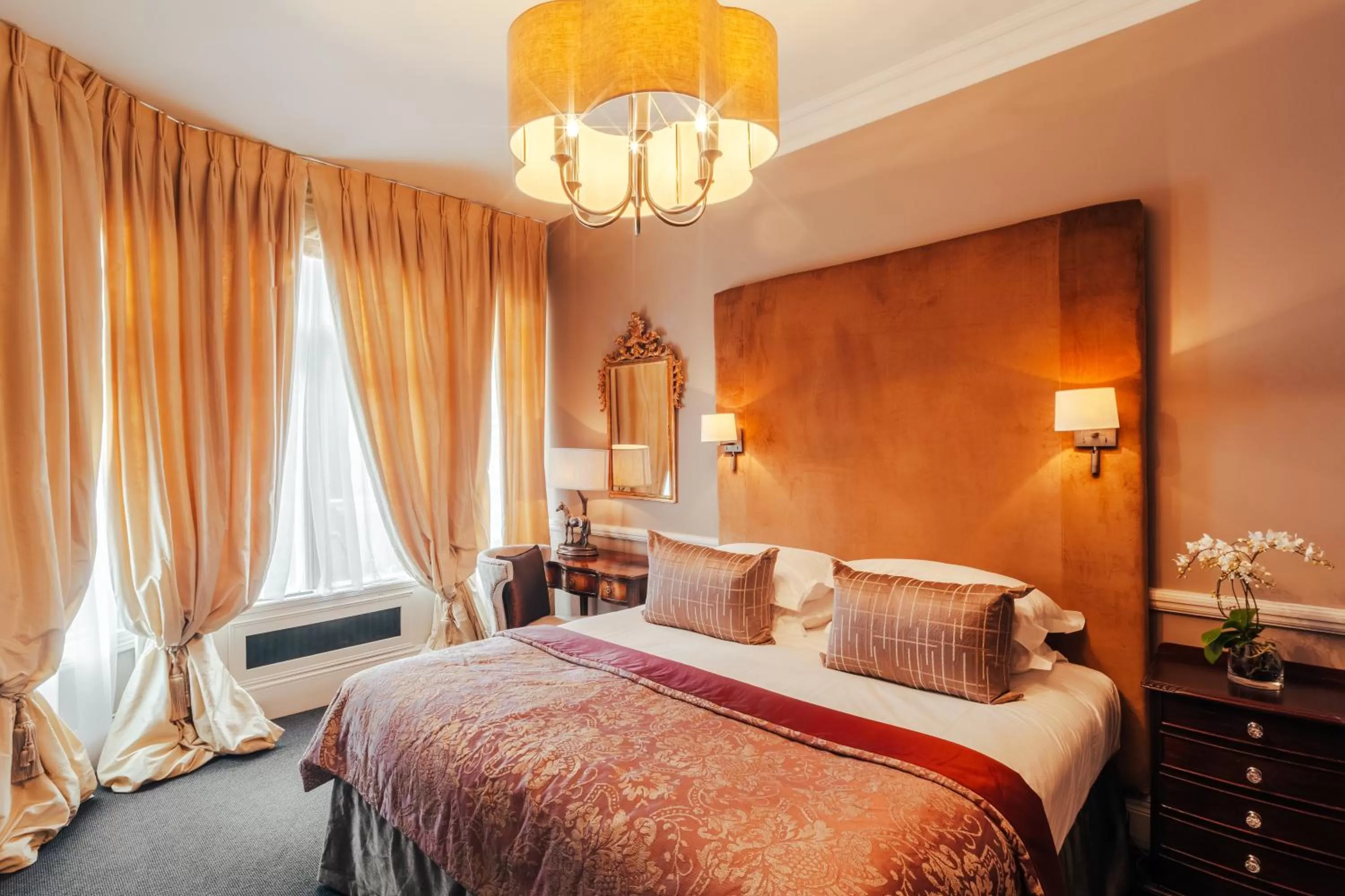 Bedroom, Bed in 11 Cadogan Gardens and The Apartments by Iconic Luxury Hotels