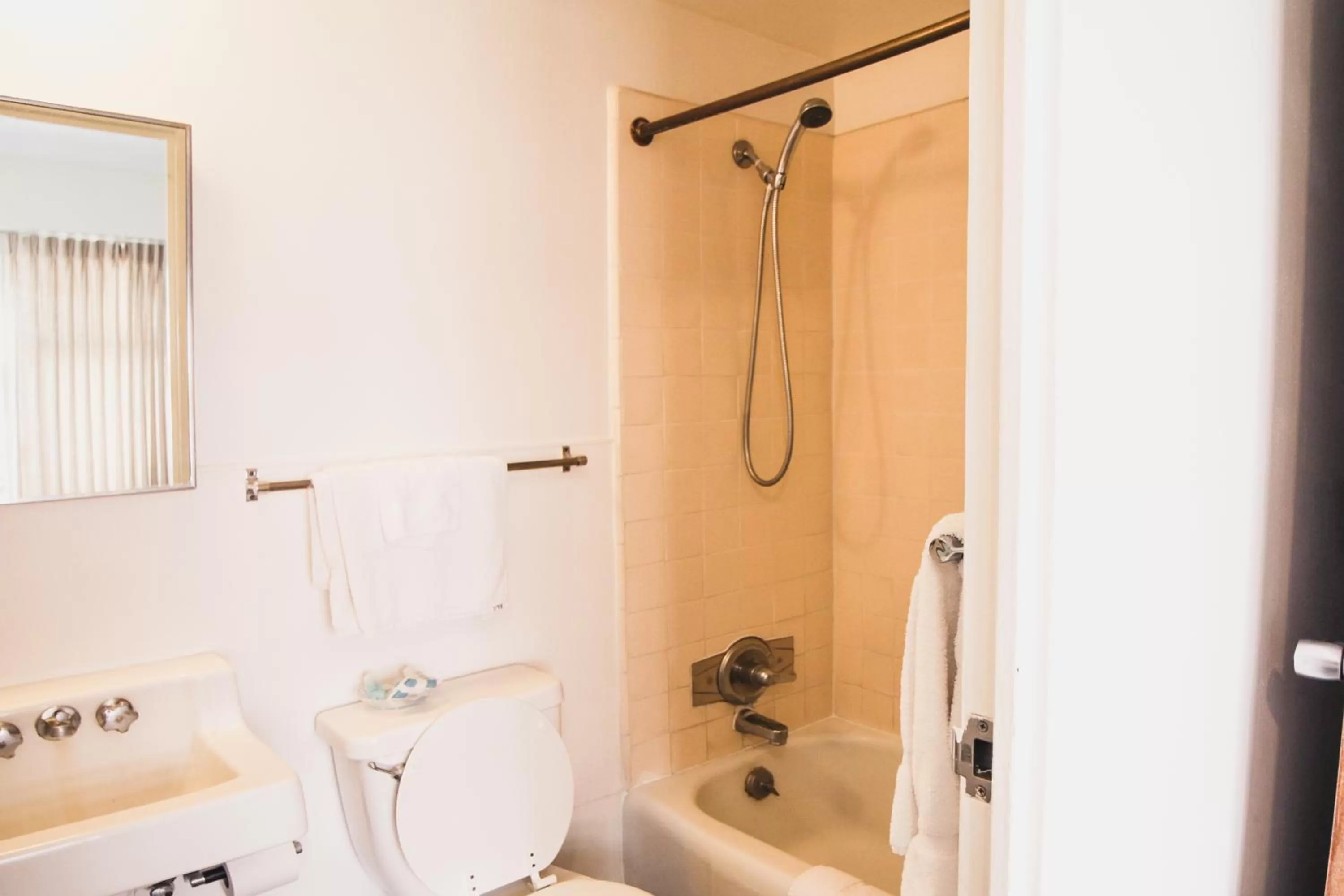 Bathroom in Royal Grove Waikiki