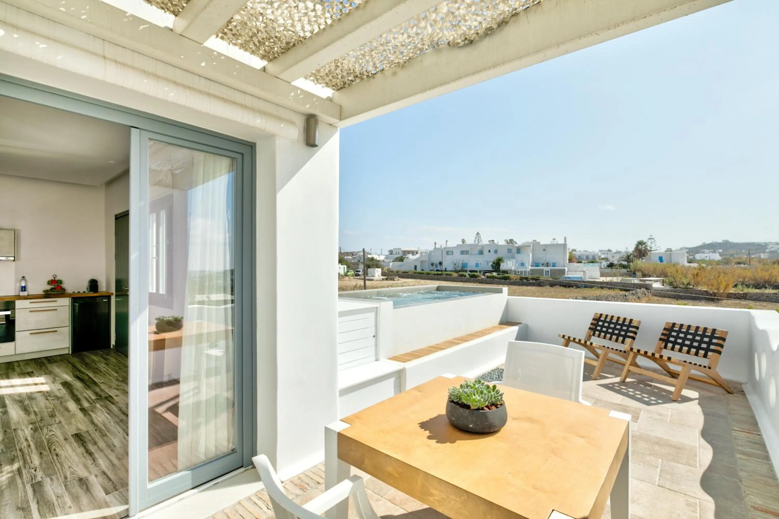 Hot Tub in Portes Suites & Villas Mykonos