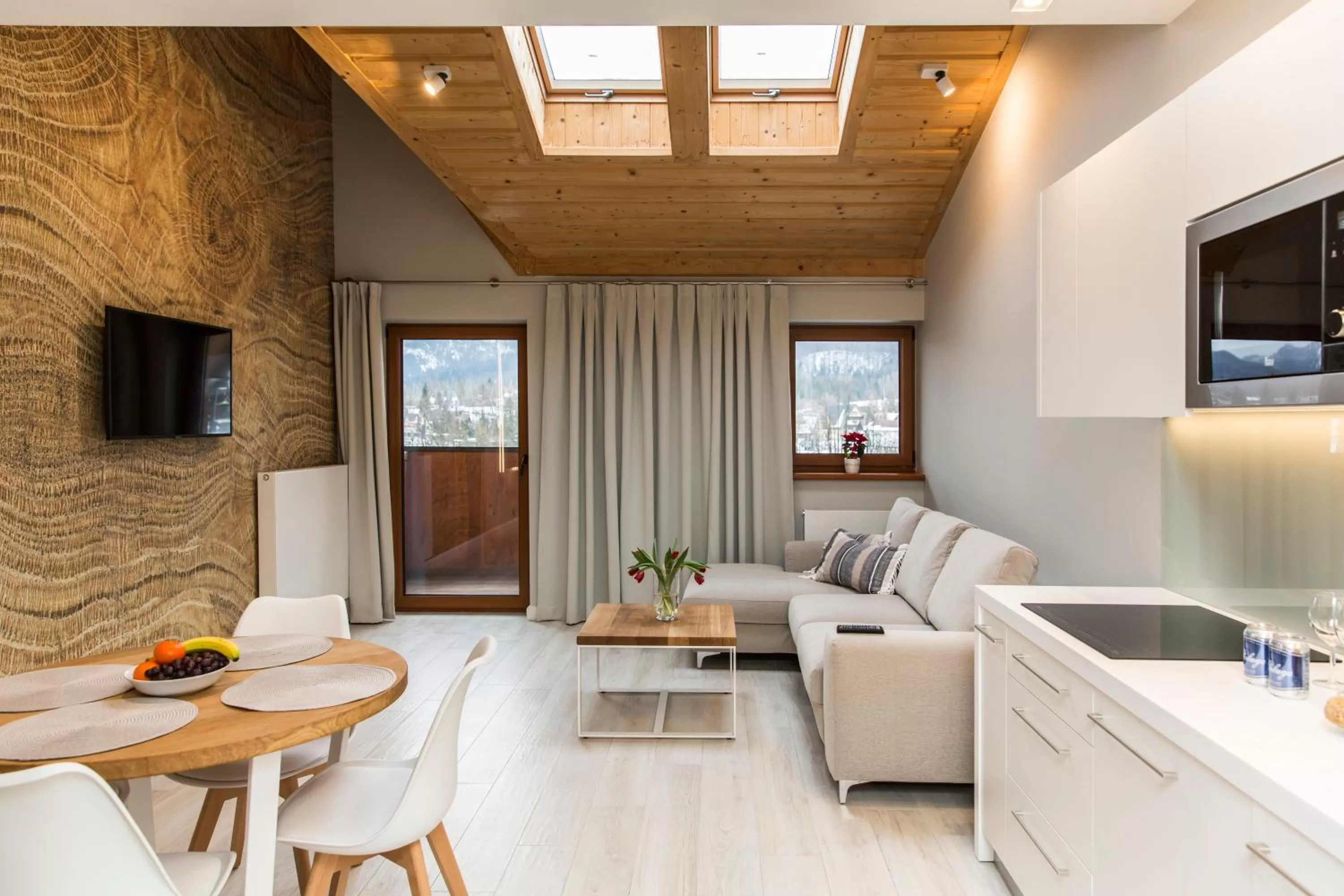 TV and multimedia in Royal Hill Residence