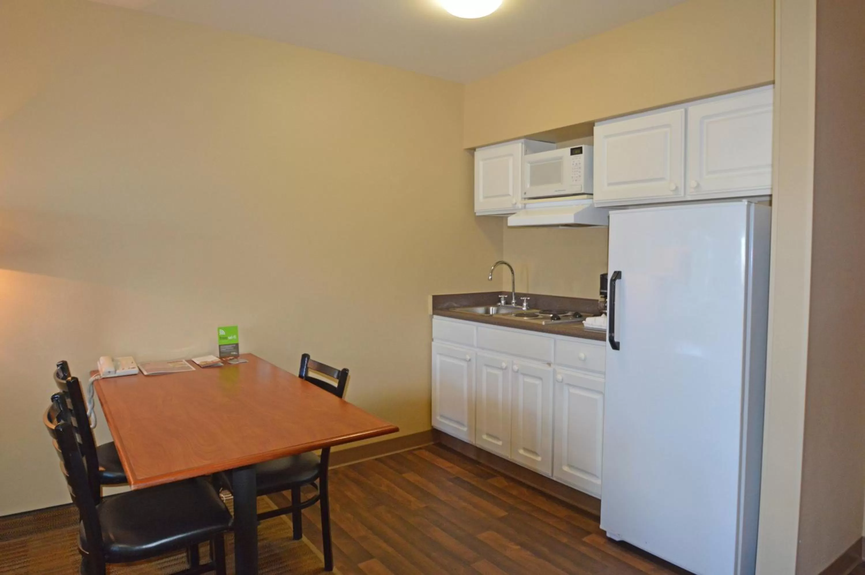Kitchen or kitchenette in Extended Stay America Suites - Anchorage - Midtown